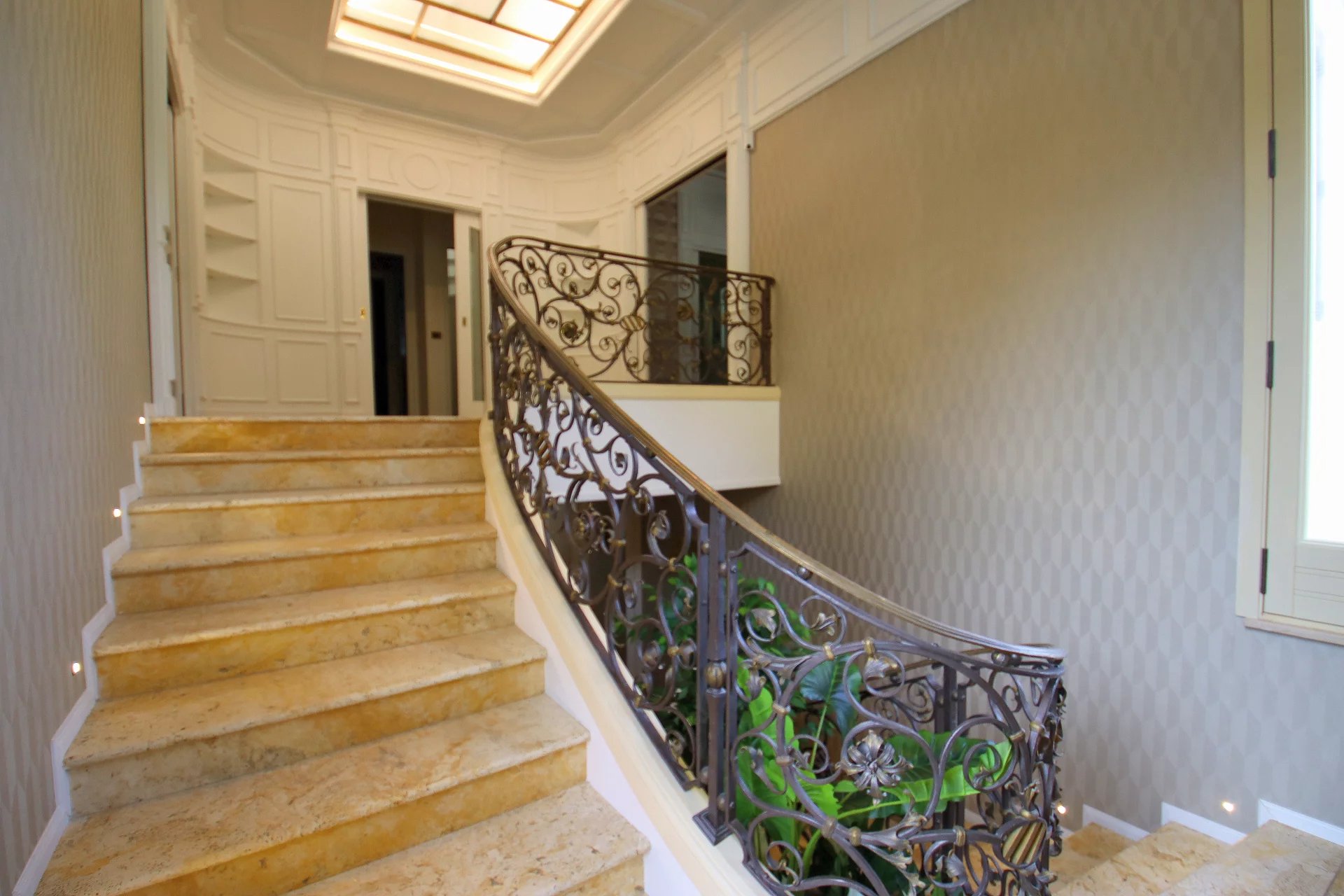 Nice Cimiez villa escalier