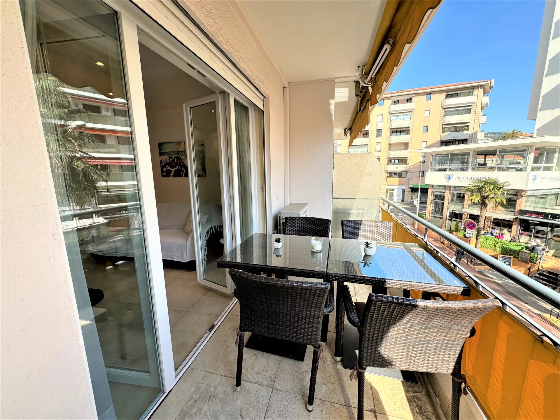 AJC IMMOBILIER CANNES offers Exclusivity Cannes Banane, Magnificent 2 rooms, with terrace 50 meters ...