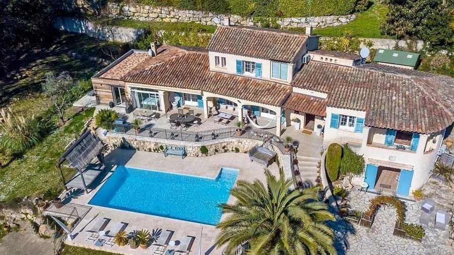 A vendre villa familiale 8P 6 chbres 270 m2 avec piscine au calme absolu