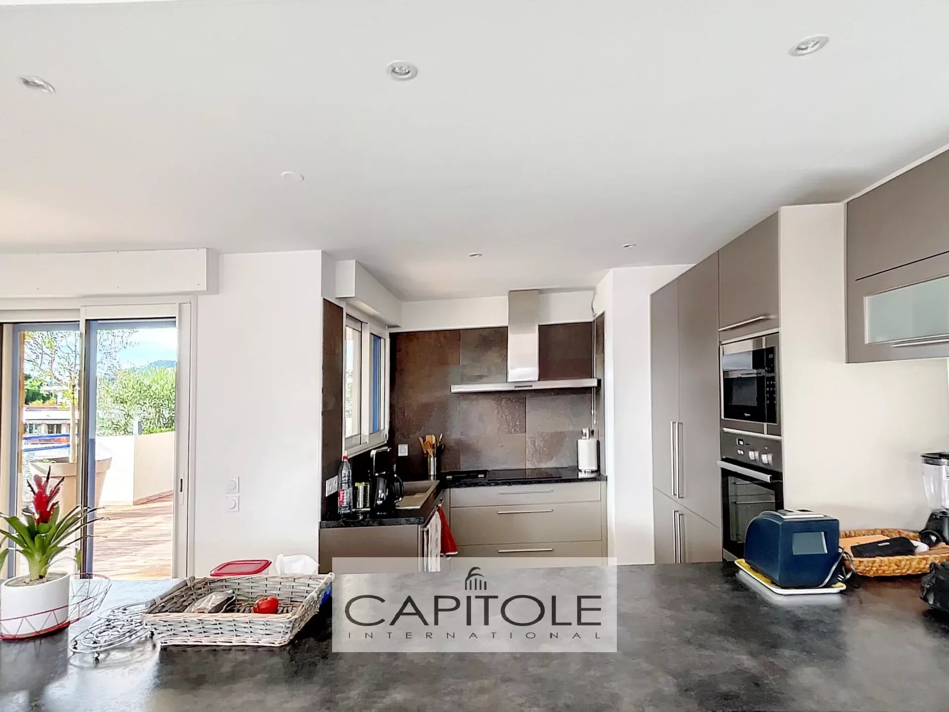 A vendre, Antibes,  villa sur le toit appartement 4 pièces 136 m², dernier étage, terrasse 150 m², double garage