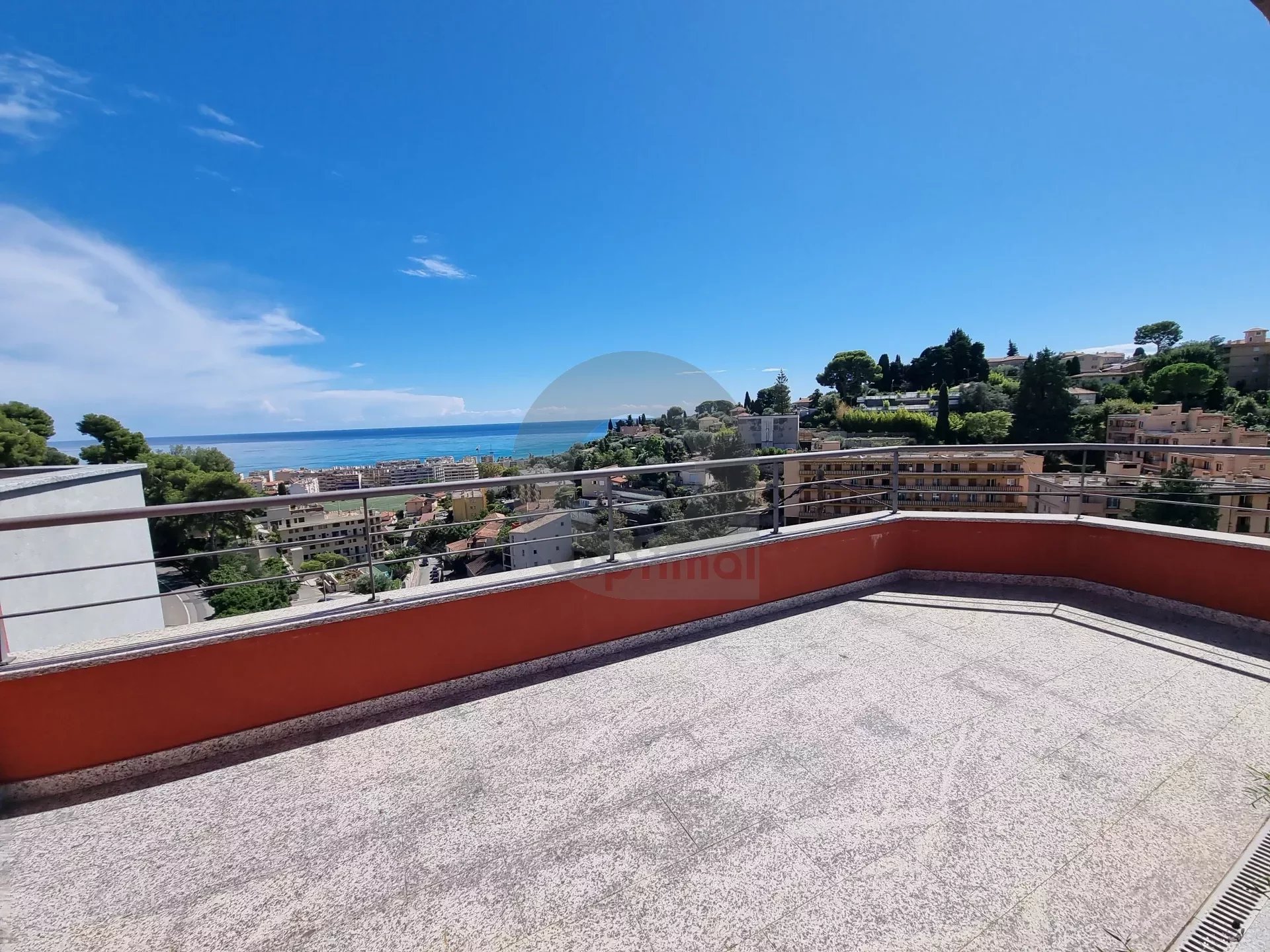 ROQUEBRUNE CAP MARTIN,  superbe 2 Pièces en dernier étage, terrasse et solarium, vue mer!