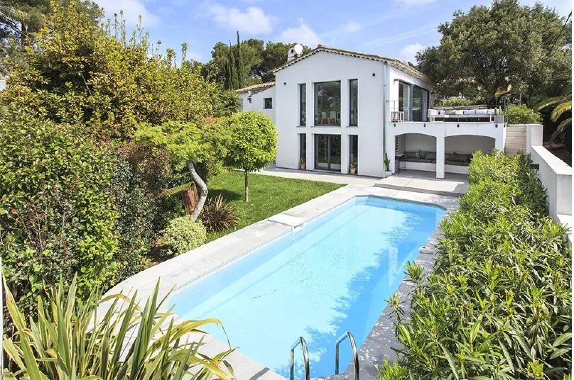 MODERN VILLA TO RENT IN CANNES