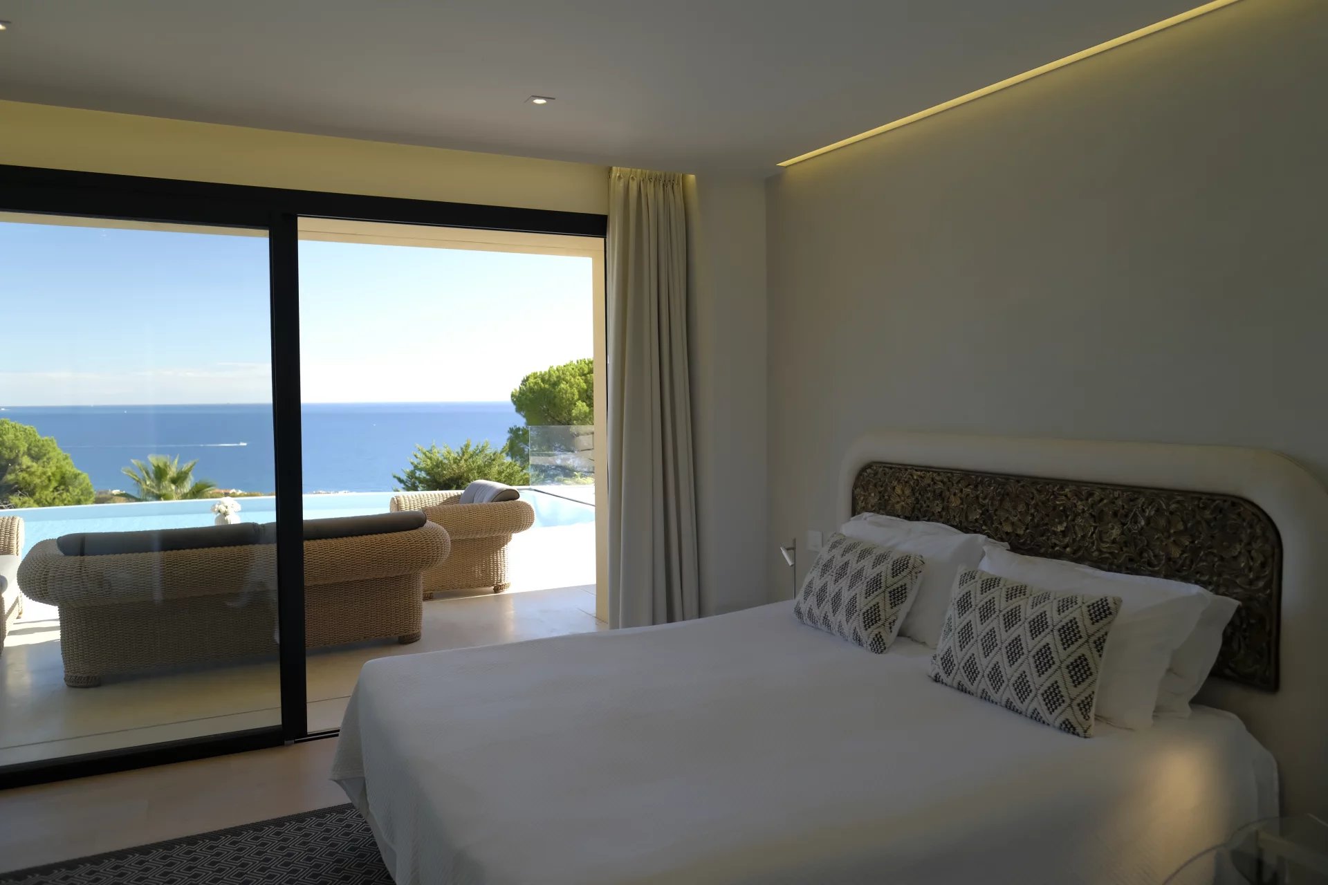 ROQUEBRUNE: Stunning 4 bedrooms villa | Pool | Sea view