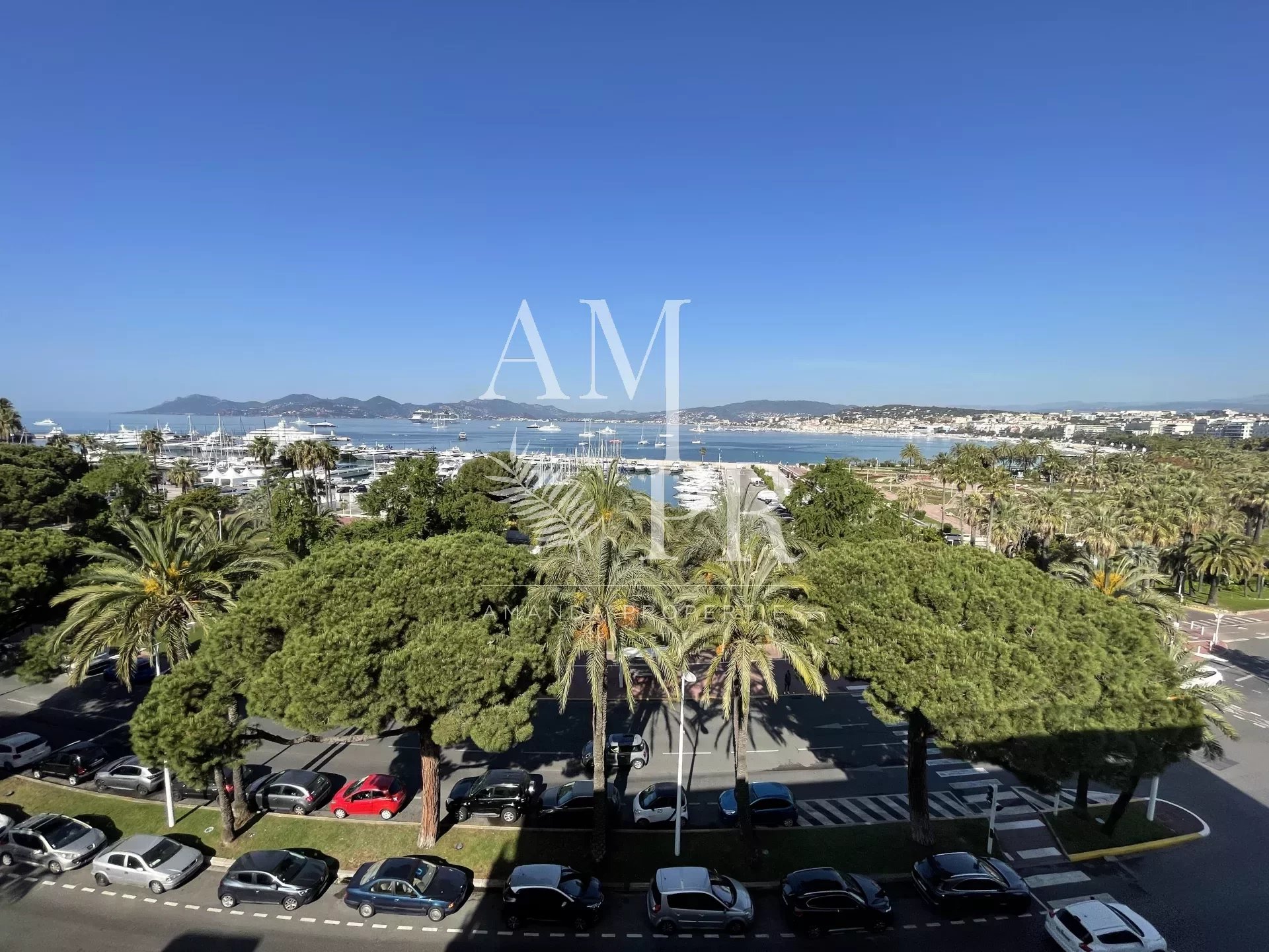Cannes Croisette - Apartment of 110 m² - Panoramic sea view