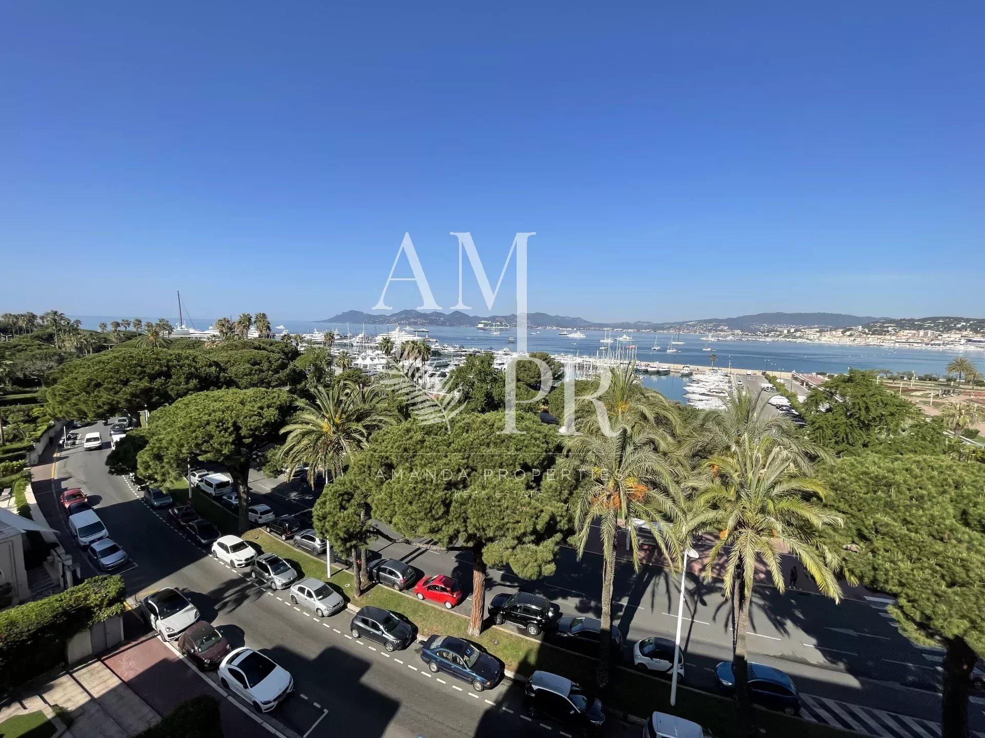 Cannes Croisette - Appartement de 140 m² - Vue mer Panoramique