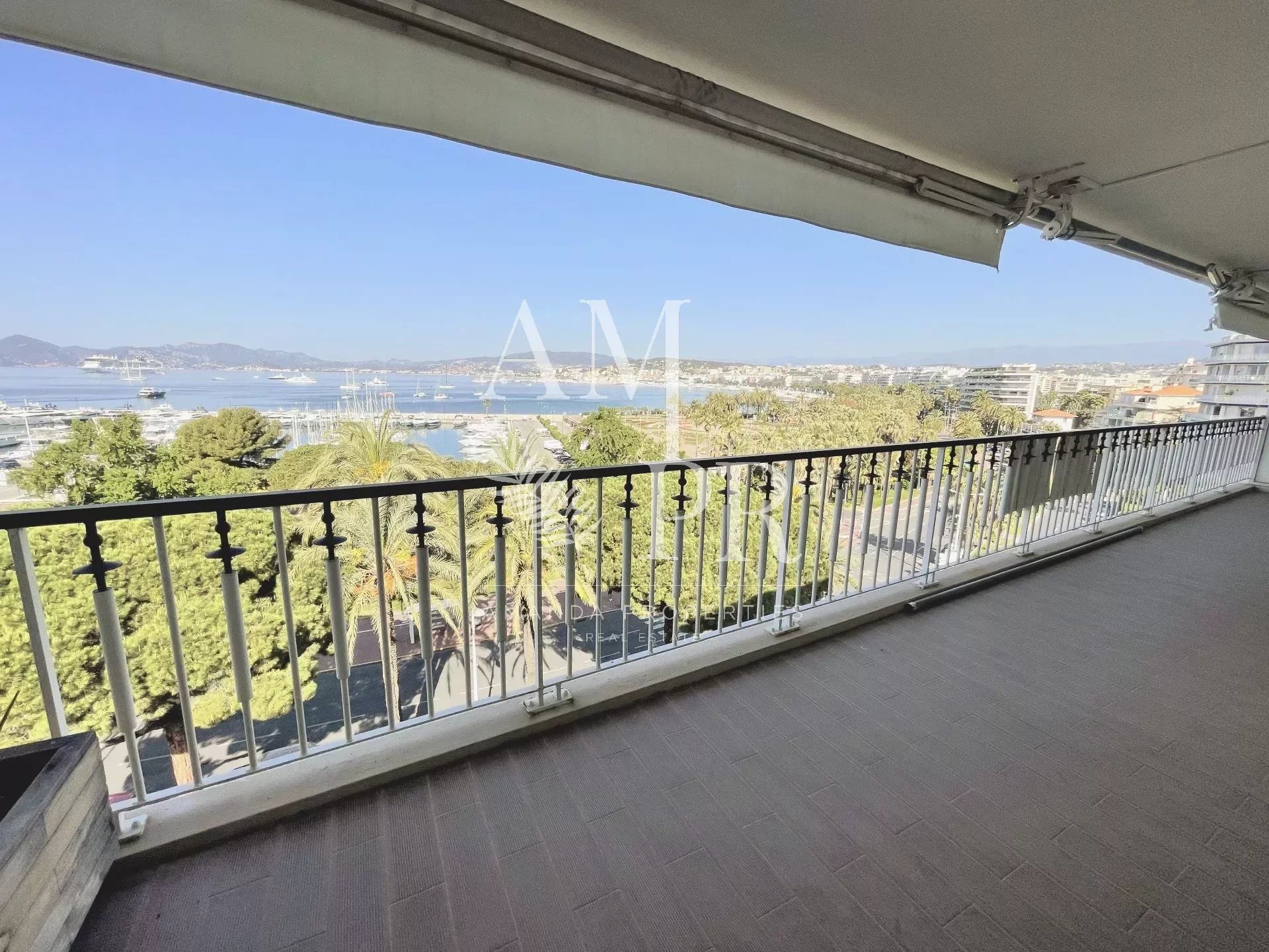 Cannes Croisette - Appartement de 110 m² - Vue mer Panoramique