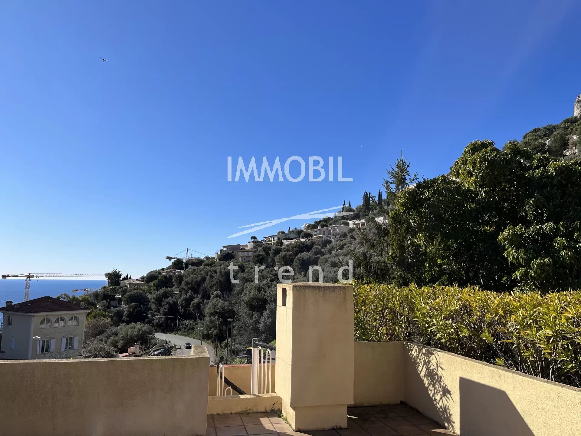 Immobilier La Turbie - Belle maison contemporaine avec vue mer, terrasses et jardin, limitrophe Monaco