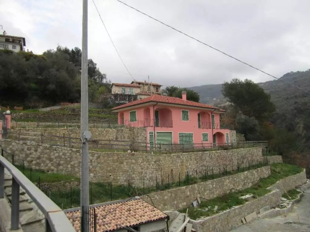 Vendita Villa - Soldano - Italia