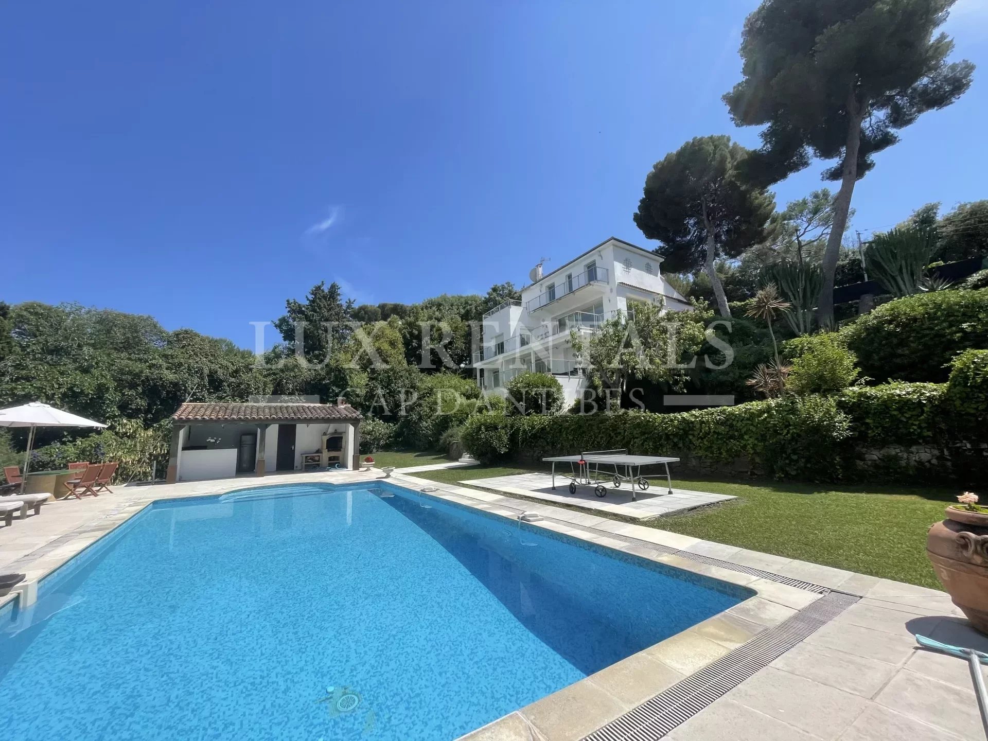 Seasonal rental Villa - Antibes Cap-d'Antibes