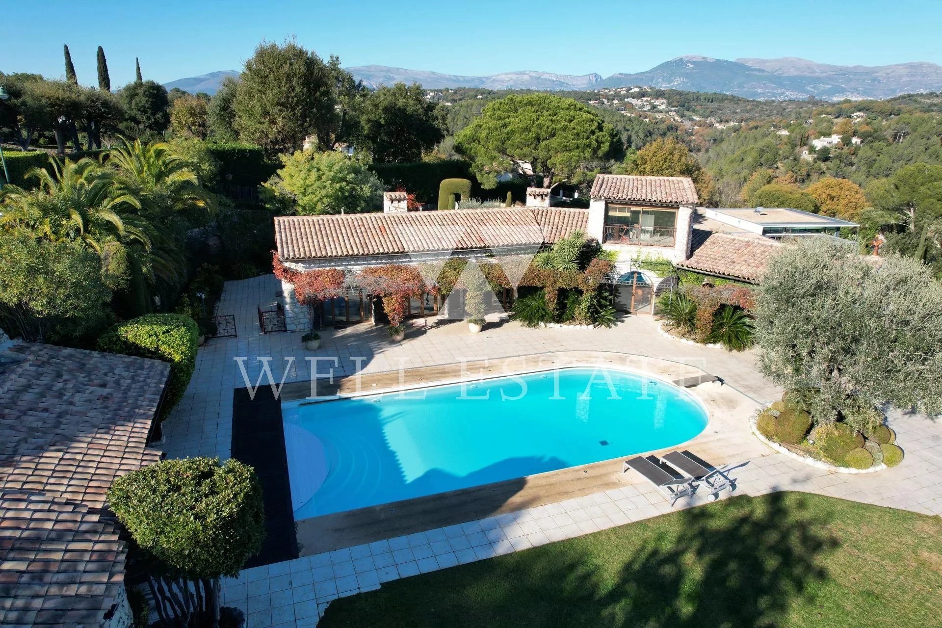 MAGNIFICENT VILLA IN GATED DOMAINE OF 480M2 WITH SEA VIEW AND SWIMMING POOL
