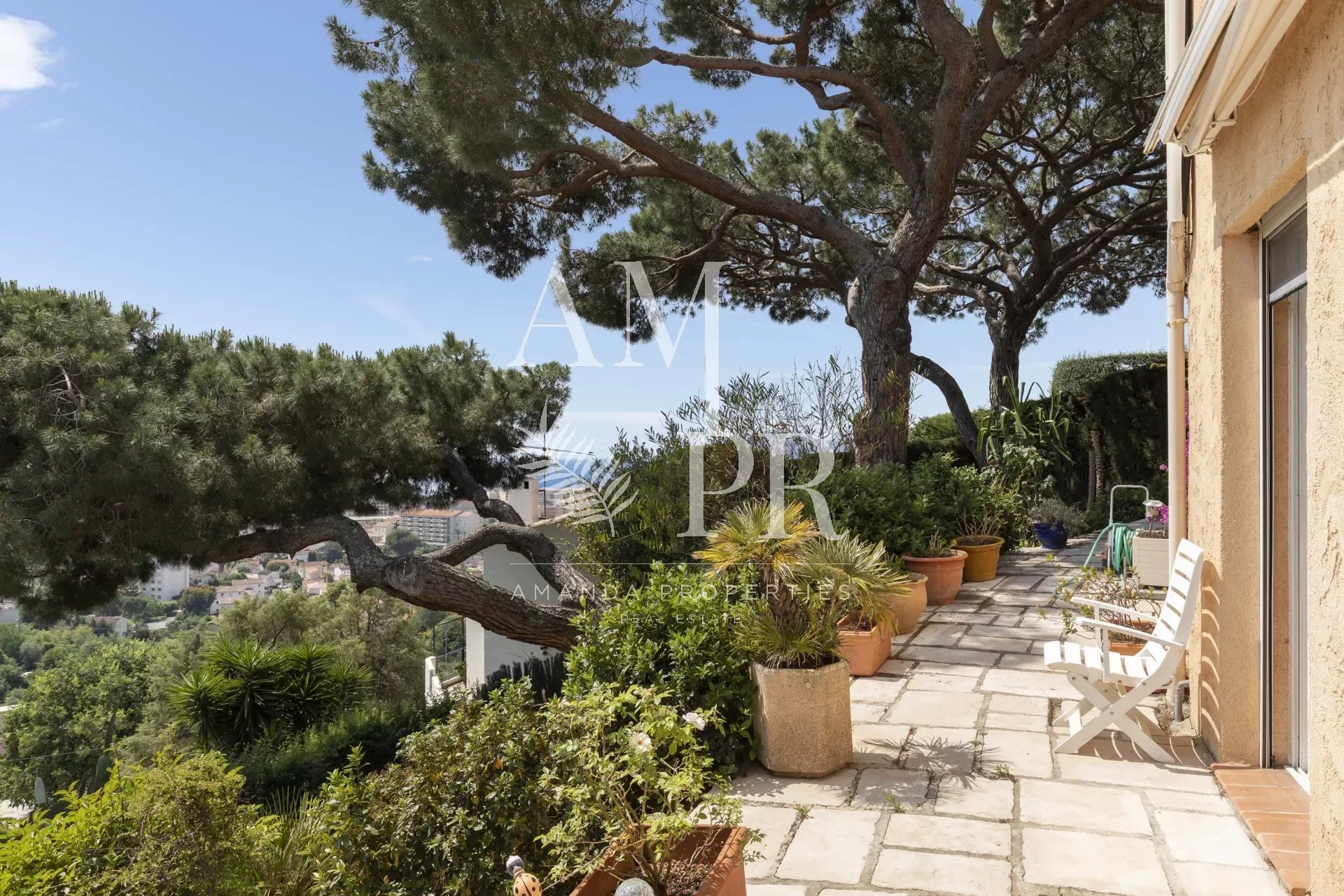 Au calme, villa familiale avec vue mer à Cannes