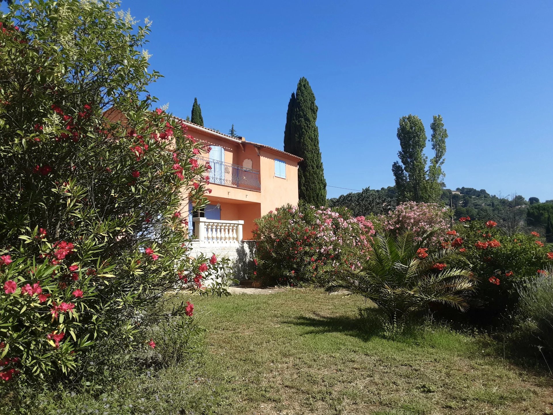 Villa met mooi uitzicht in rustige buurt in Cotignac.