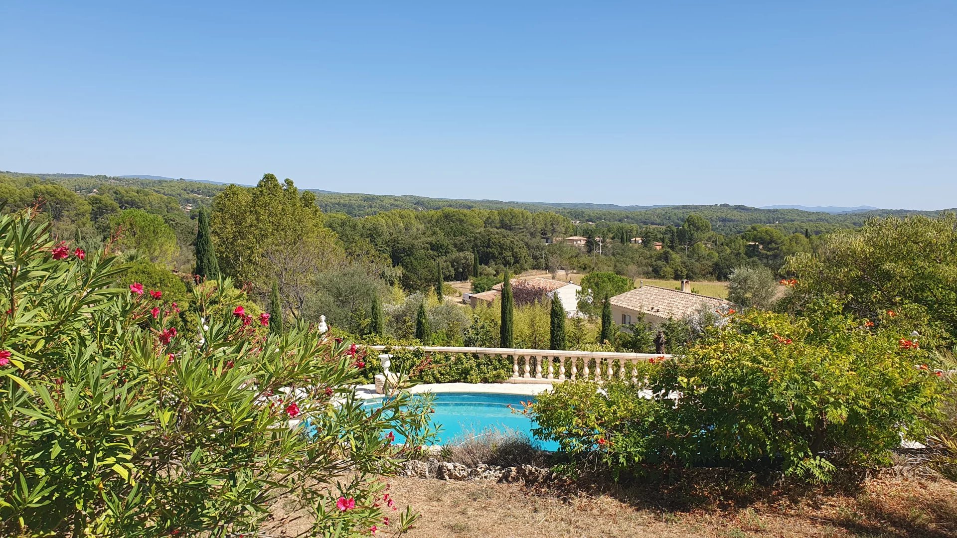 Provençale villa with beautiful views in Cotignac