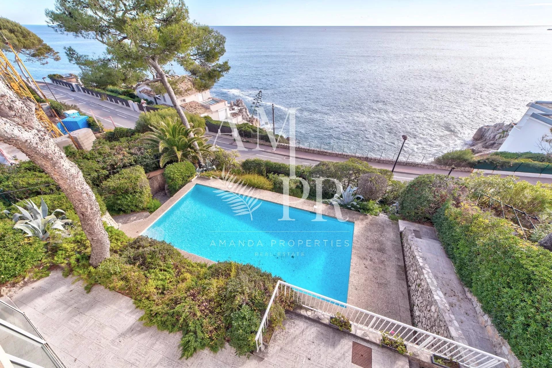 Seafront - Elegant villa to modernise - Cap d'Antibes