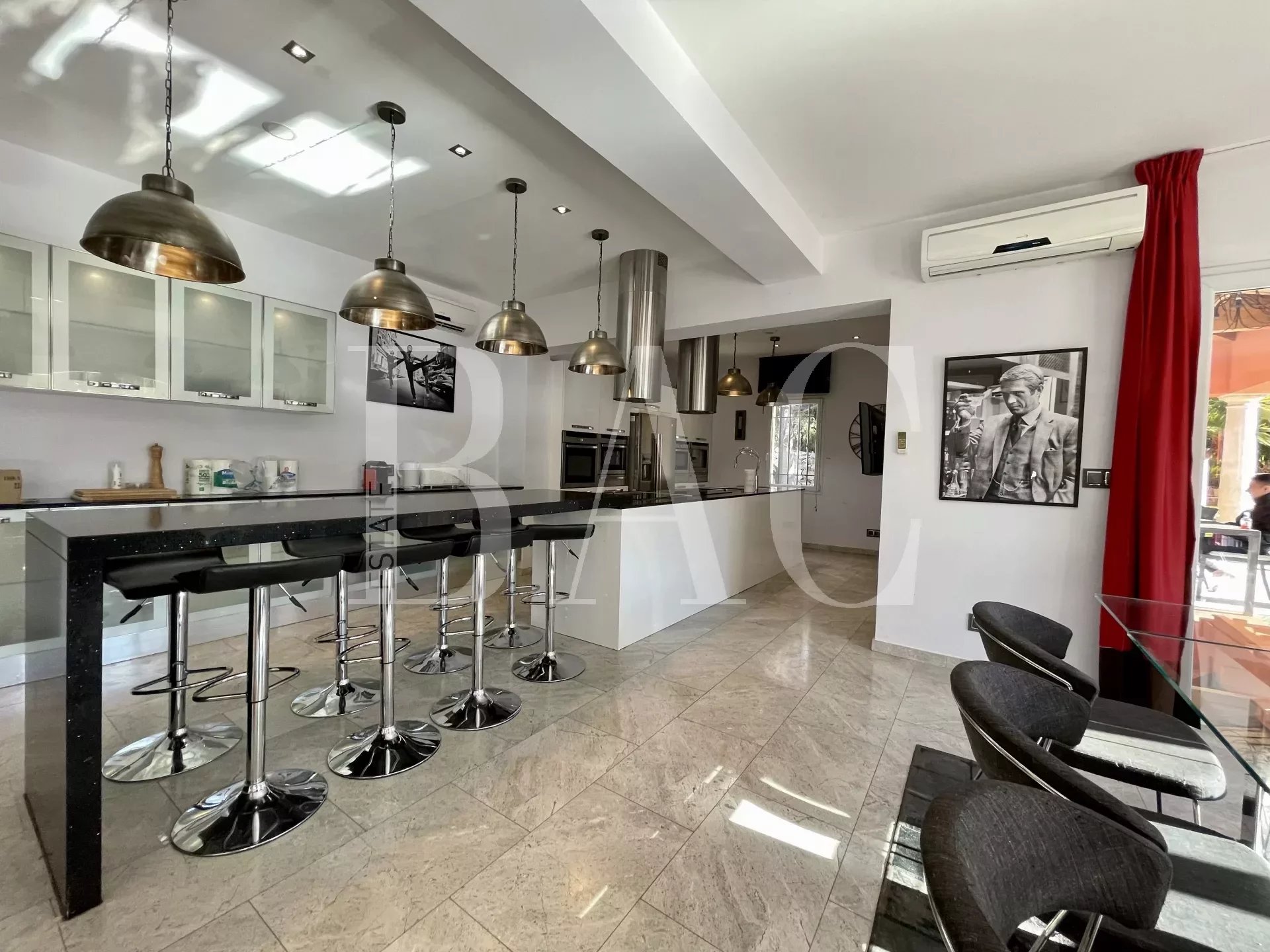 Quiet property, 30 minutes from the beaches and the center of Cannes
