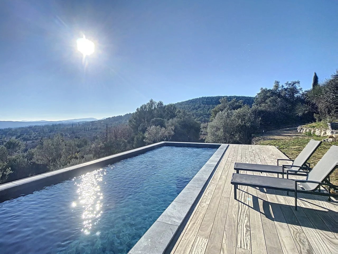 Cotignac: ruime villa met zwembad en weergaloos uitzicht