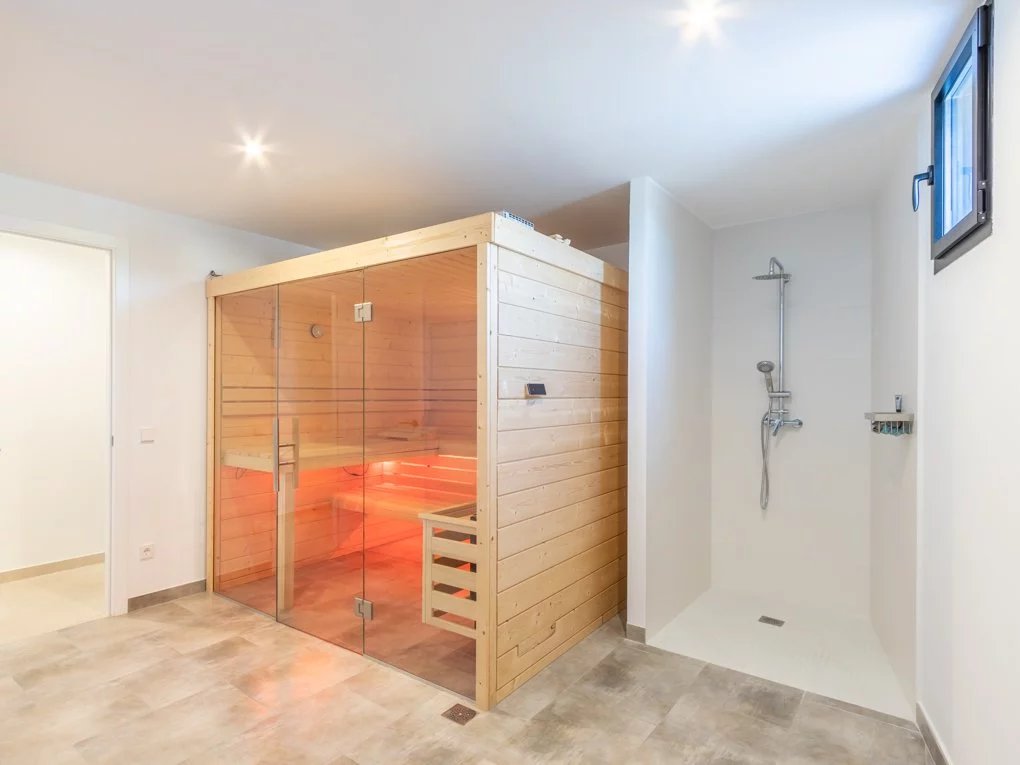 Luxueuse villa moderne avec sauna et salle de fitness