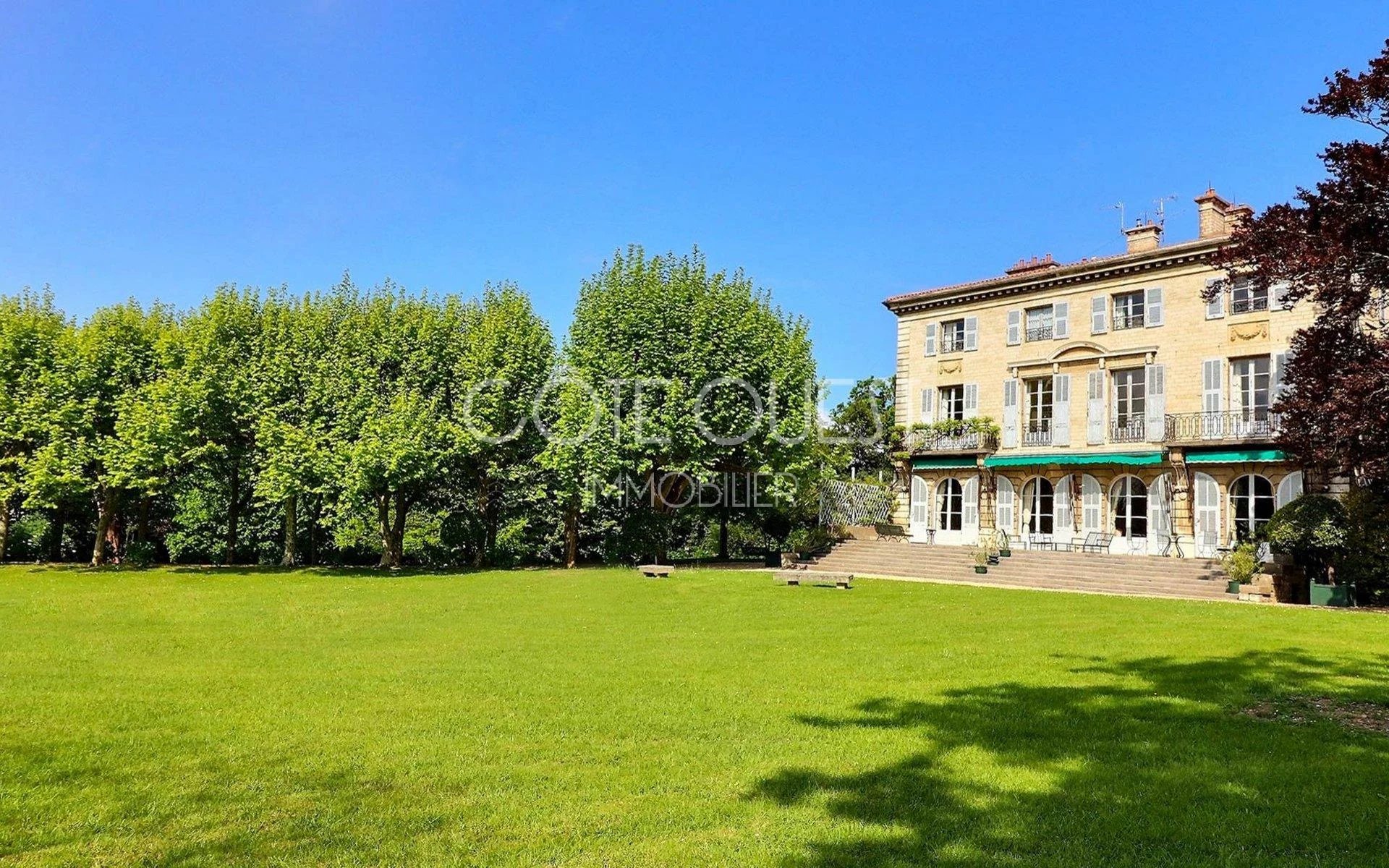 A UNIQUE PROPERTY SET IN 1.4 HECTARES IN THE CENTRE OF BIARRITZ