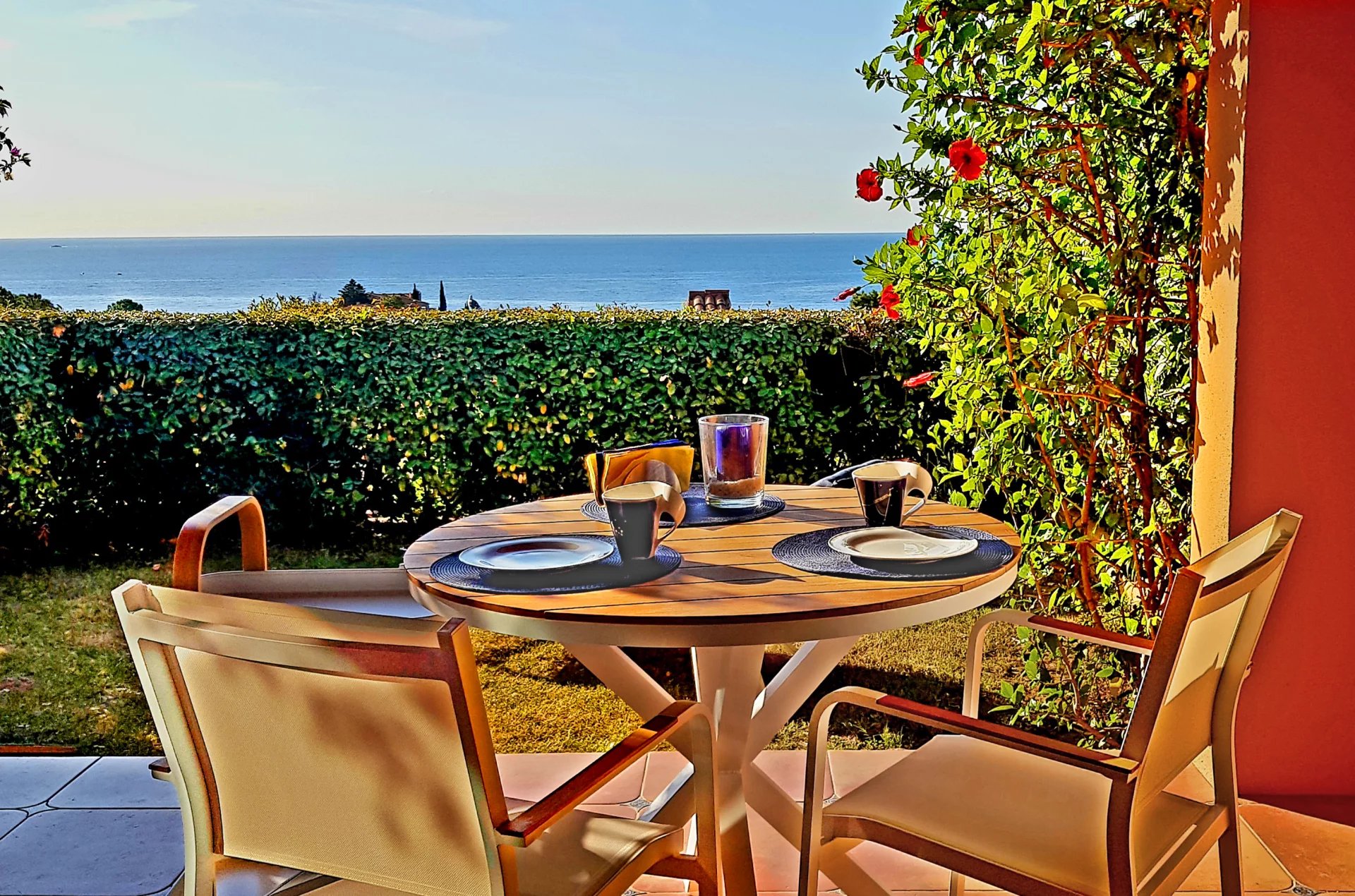 Villa jumelée: 3 pièces (3/4 couchages) cuisine américaine terrasse, jardin vue mer  * ROVI 36 *