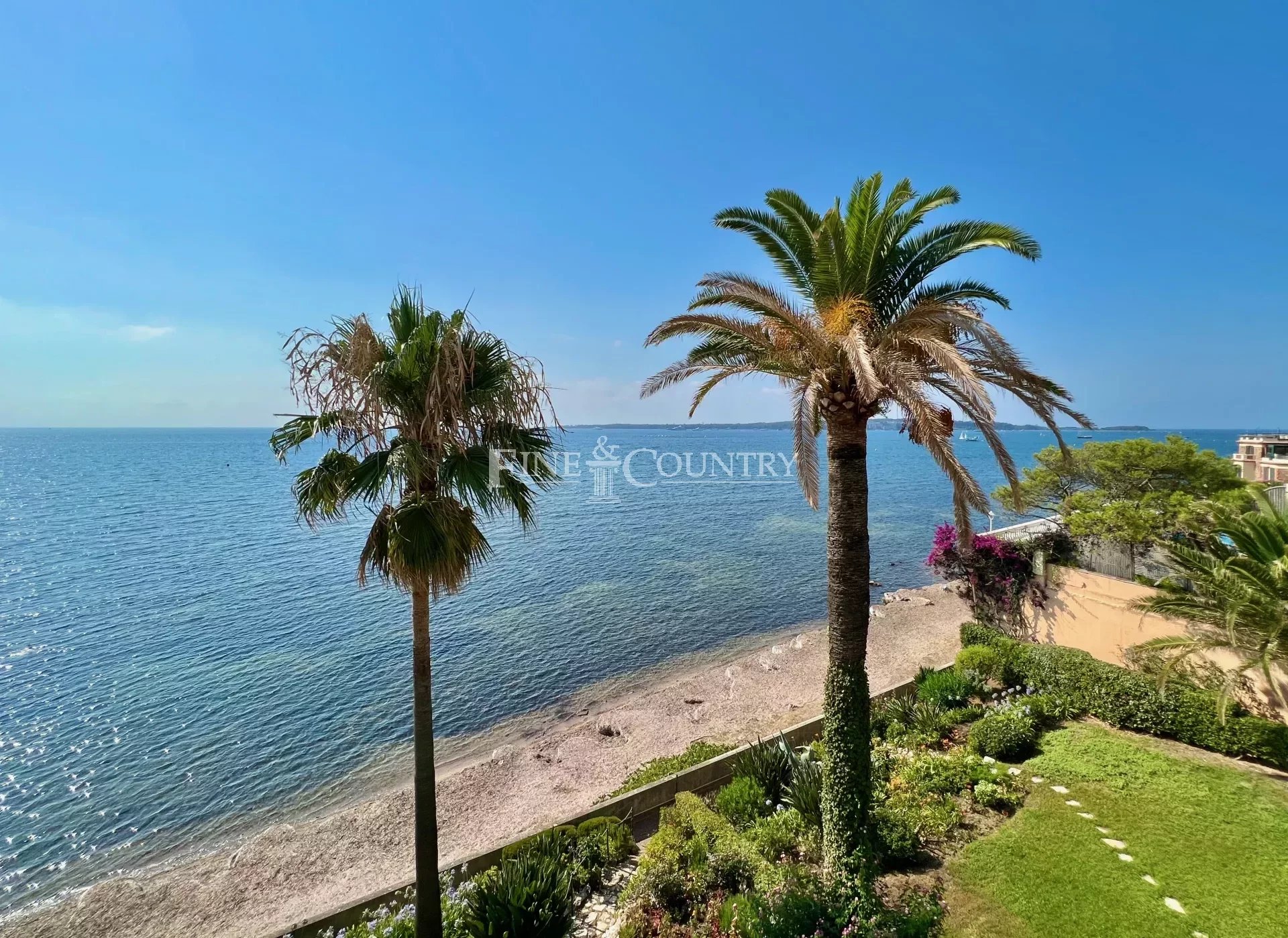 Photo of Seafront Penthouse for sale in Cannes