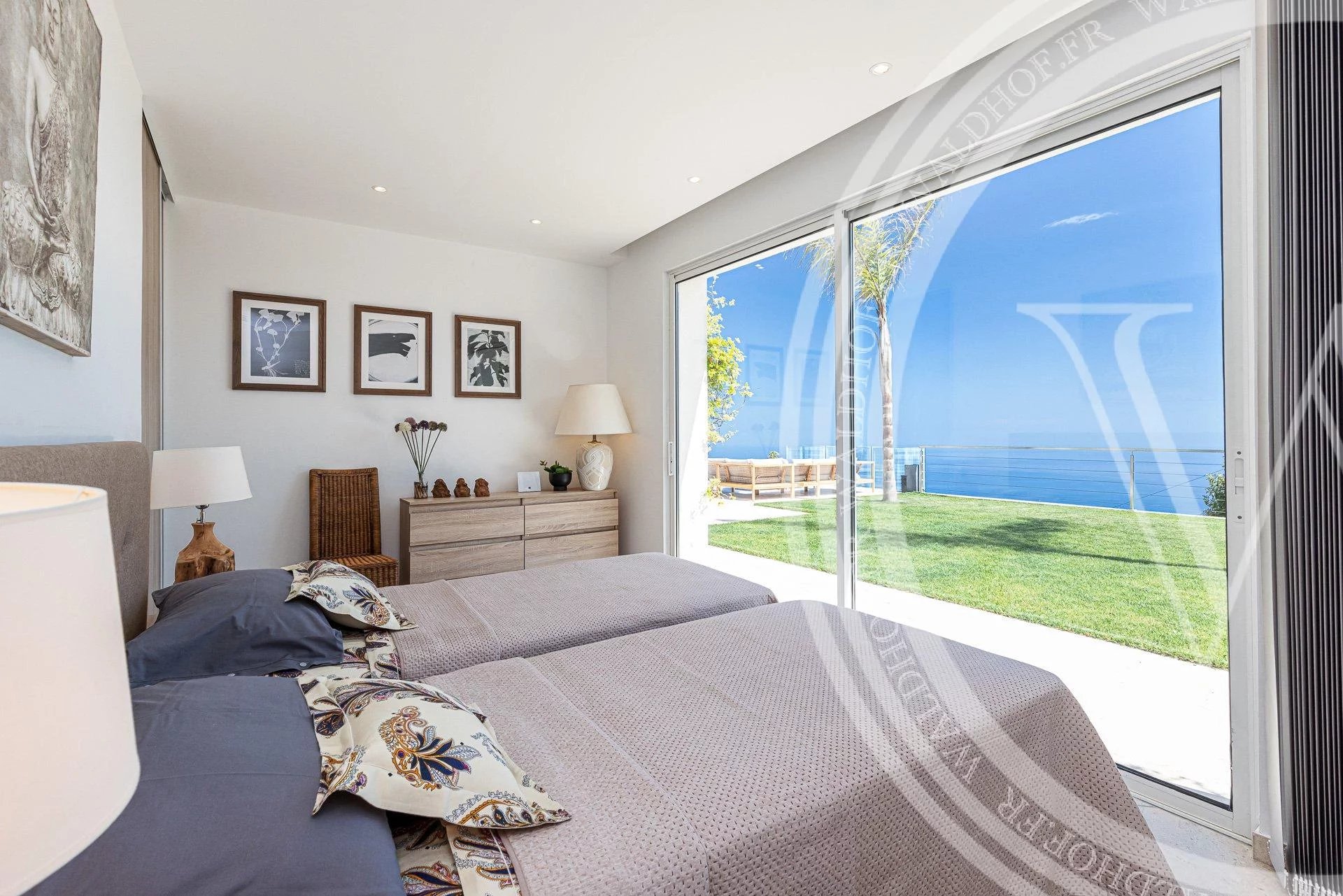 Villa Panorama, breathtaking 180° sea view overlooking Italy, Monaco and France