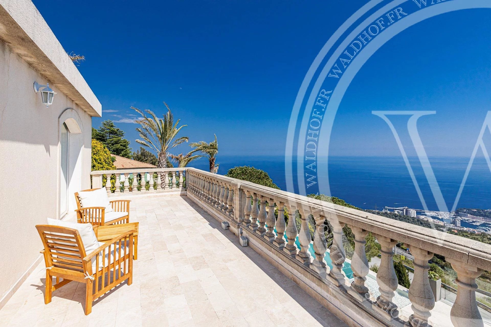 Villa Panorama, vue mer à couper le souffle à 180° surplombant l'Italie, Monaco et la France