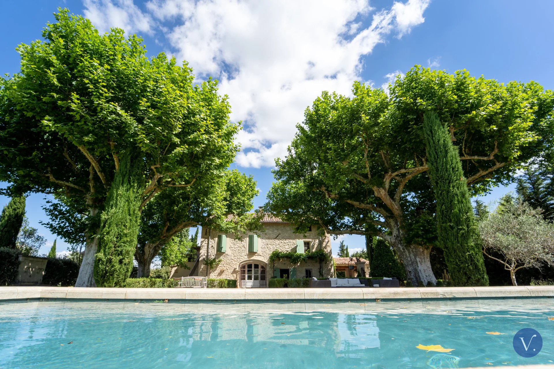 Mas provençal rénové avec piscine