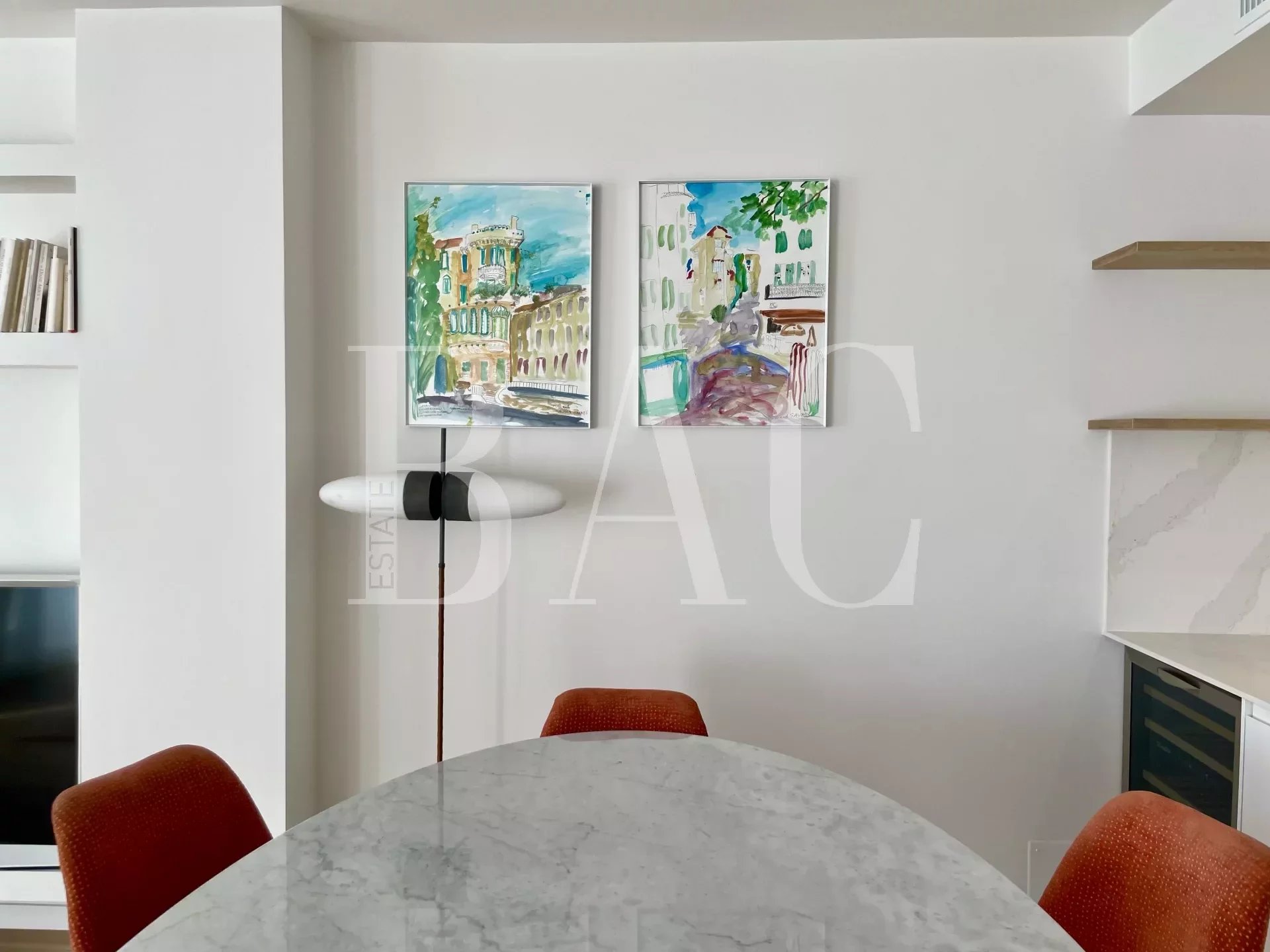 Cannes, top floor apartment ideally located in the city center.