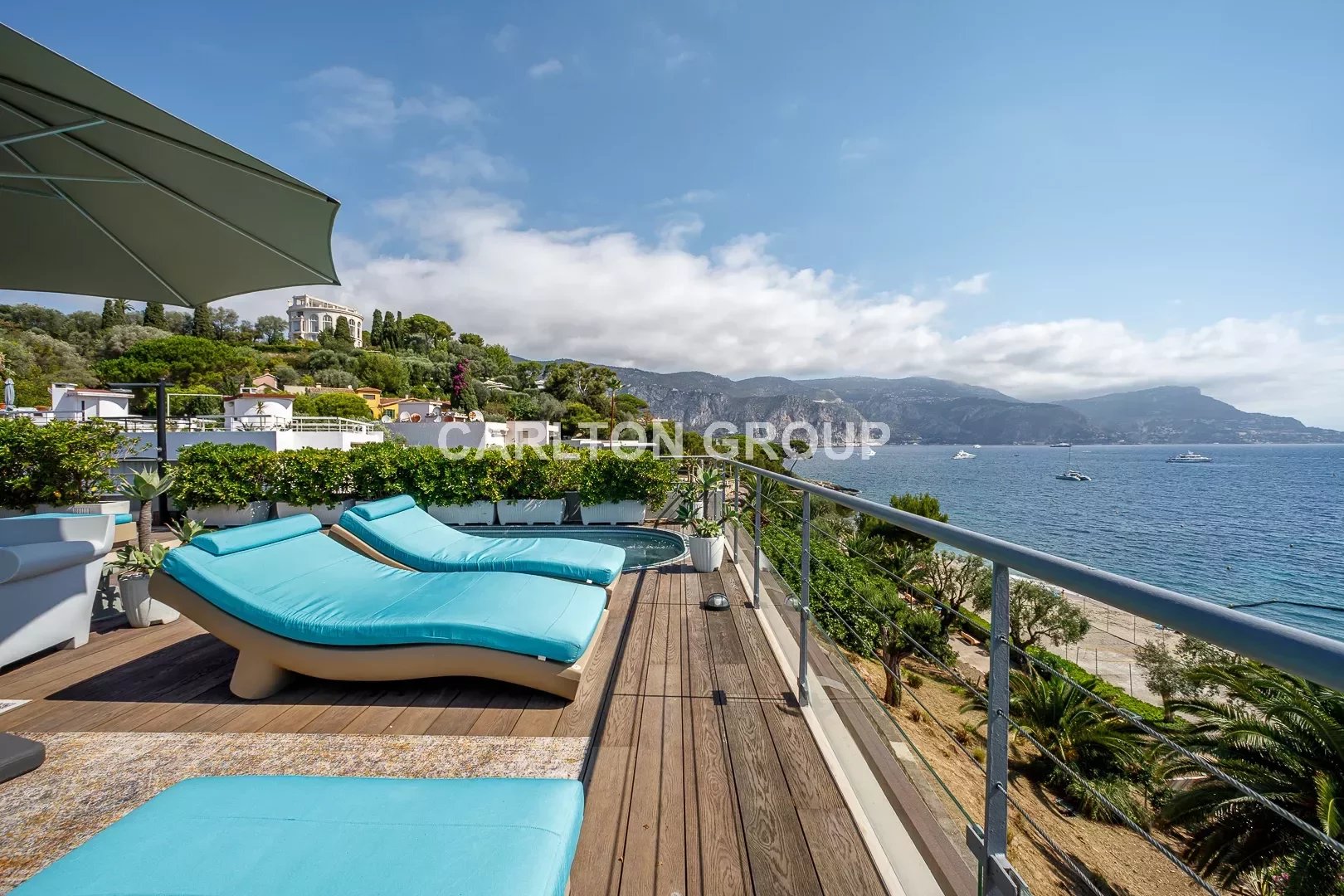 Villa mit Meerblick und Swimmingpool