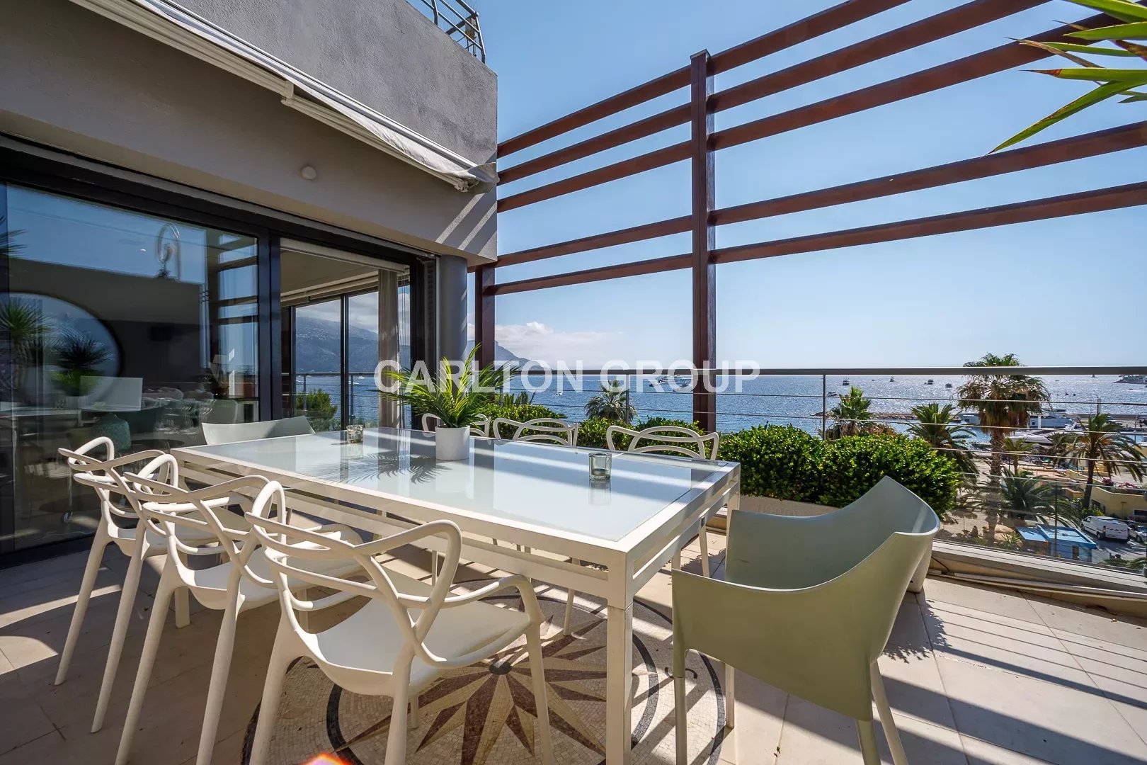Facing the beaches and port, villa with sea view and swimming pool