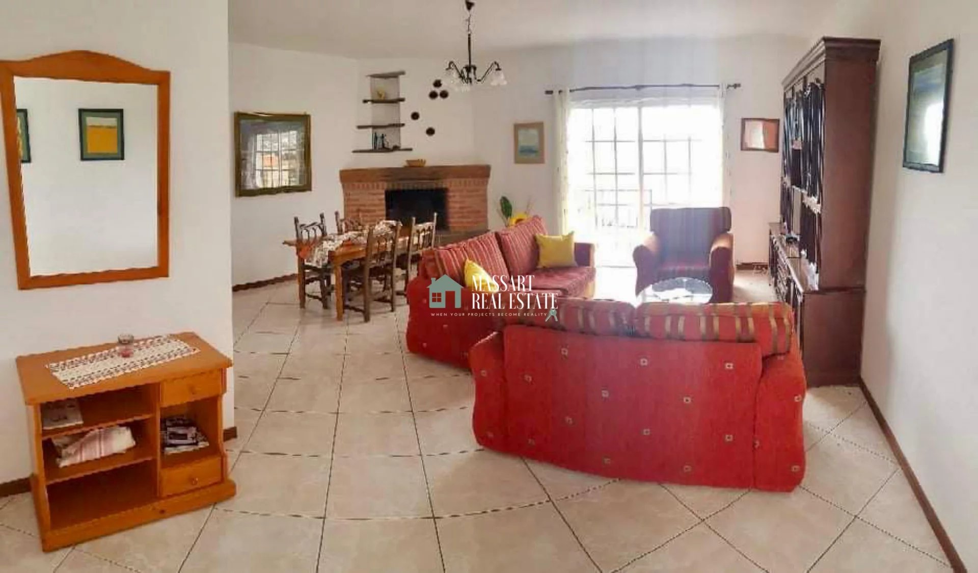 In 4 Wohnungen aufgeteiltes Haus auf einem 900 m2 großen Grundstück in Buzanada, in zentraler und ruhiger Lage.