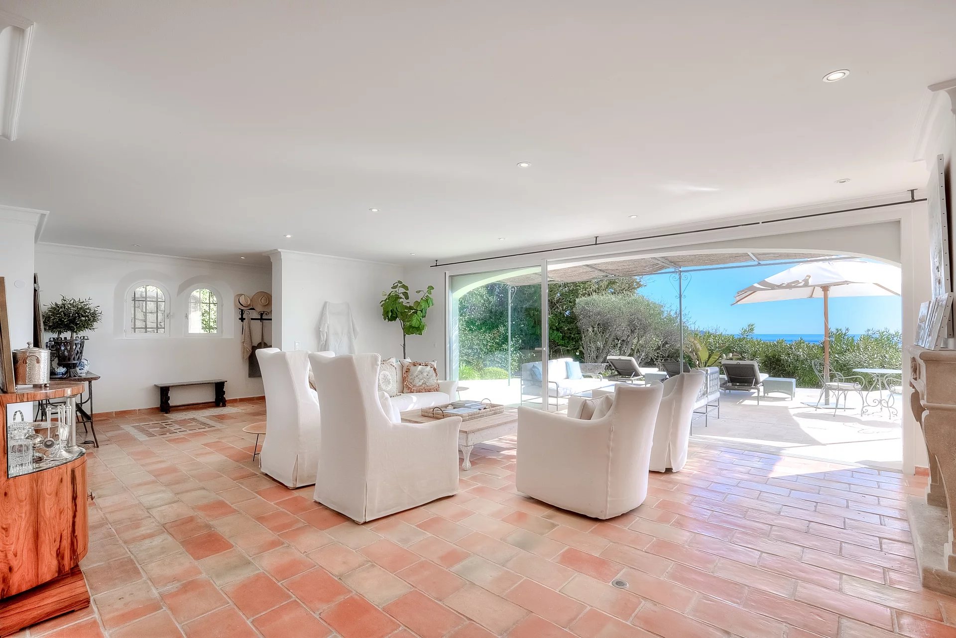 EXCLUSIVE - MOUGINS - PANORAMIC SEA VIEW - FEW STEP WALK FROM VILLAGE