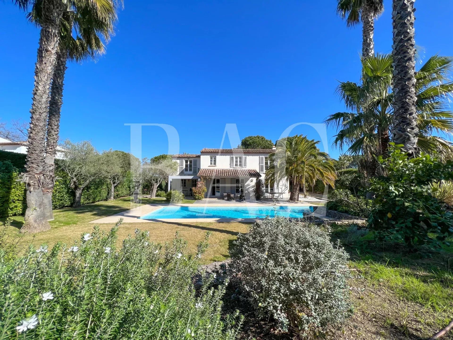 Gassin - Magnificent villa in the heart of a closed domain at the gates of Saint-Tropez.