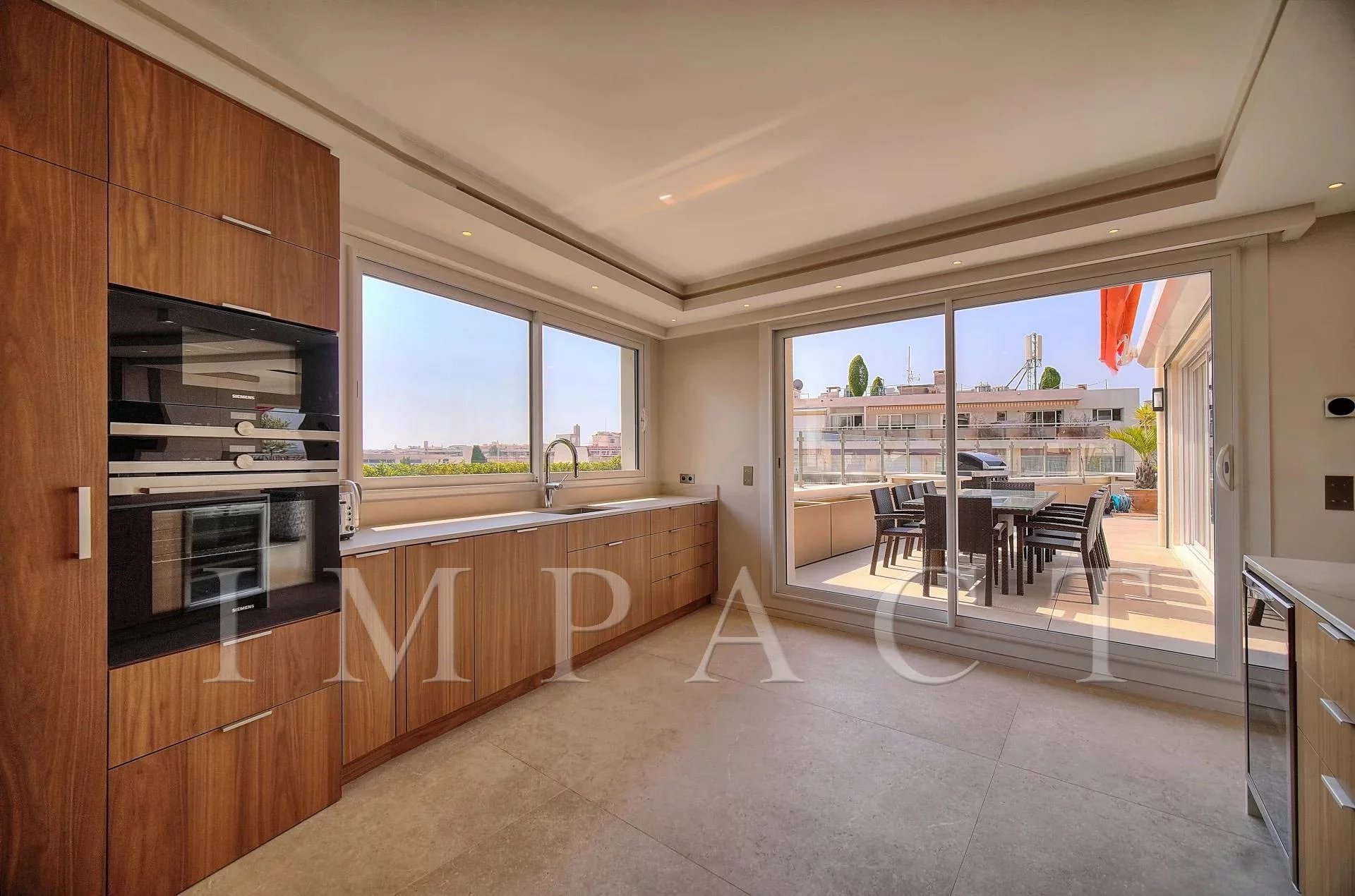 Cannes Centre - Apartment with sea view for rent
