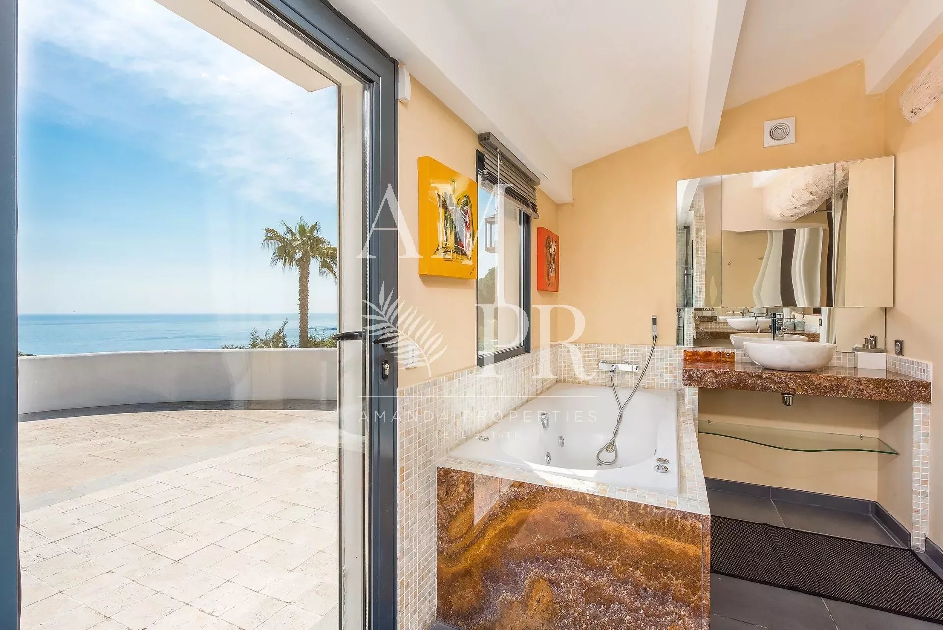 SOLE AGENT -CANNES SEA VIEW - IDEAL INVESTMENT