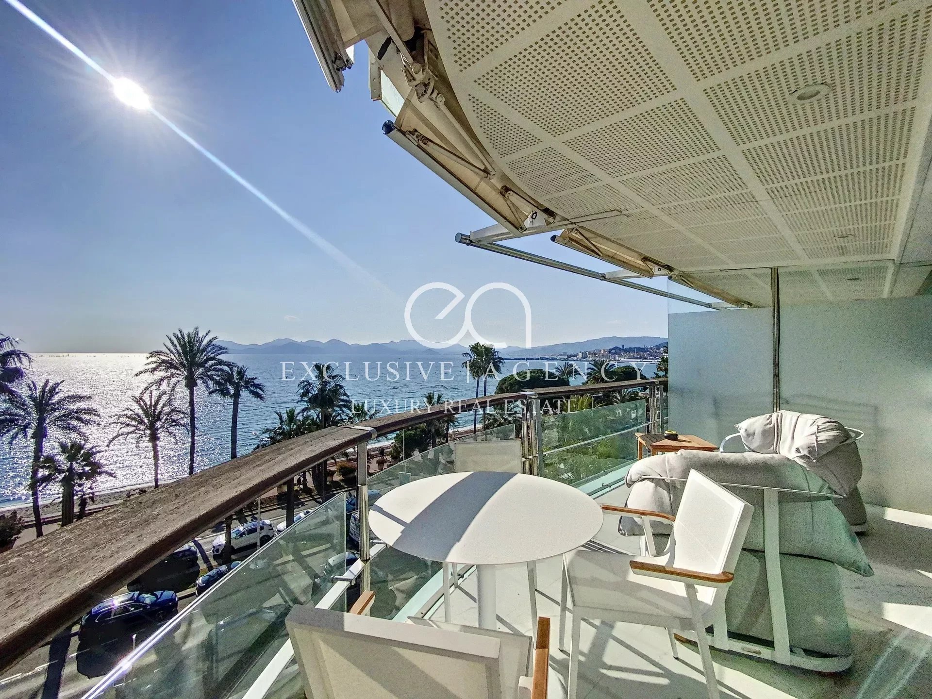 Cannes Croisette 3 pièces 90m2 refait à neuf vue mer panoramique
