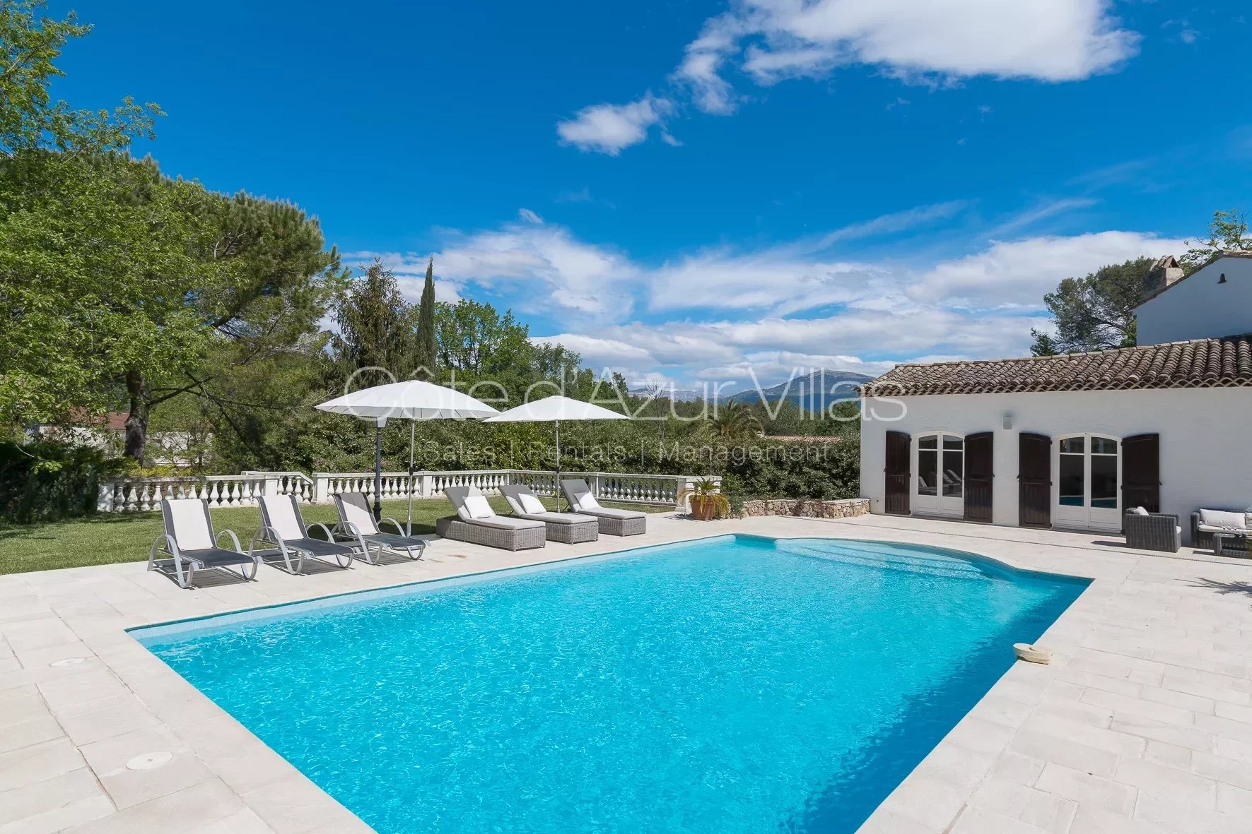 Valbonne - Beautifully renovated villa walking distance from the village