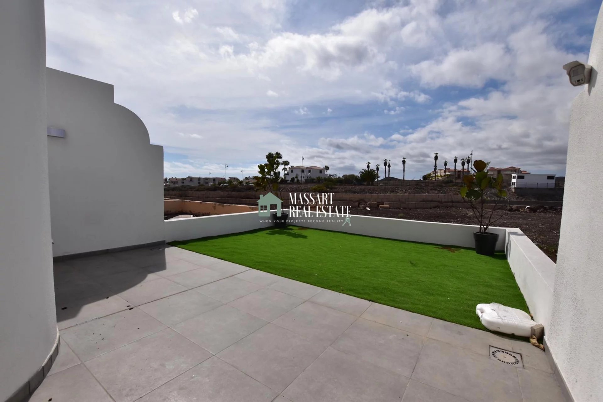 Modern and luxurious townhouses in the residential complex Ocean Boulevard, in Golf del Sur.