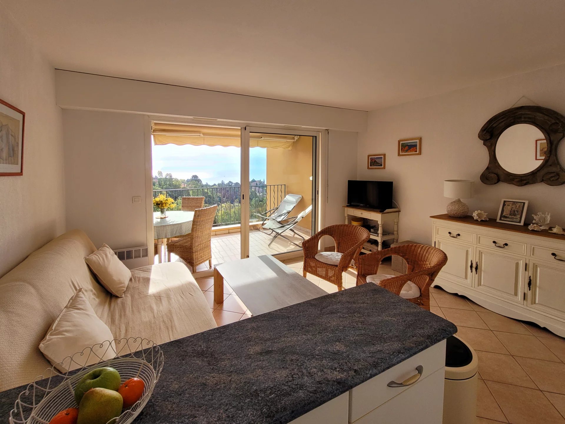 Holiday flat: living room, bed room (4 sleeps), terrasse with fine sea view , pool * RO 14 *