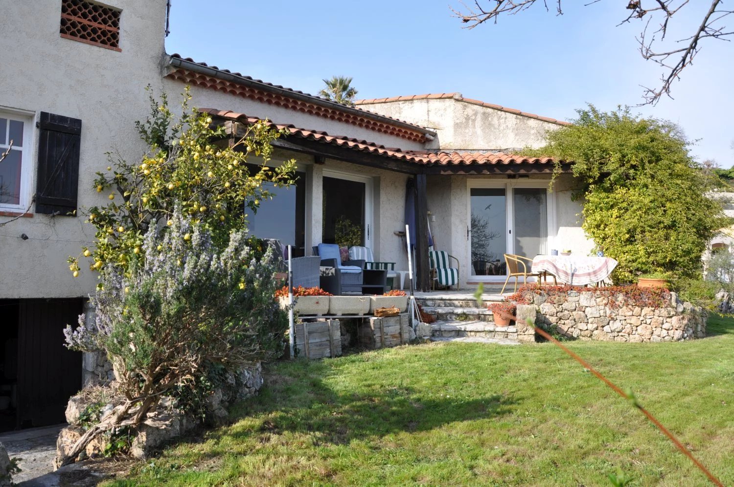 Provencale villa close to the village with wonderful panoramic seaview