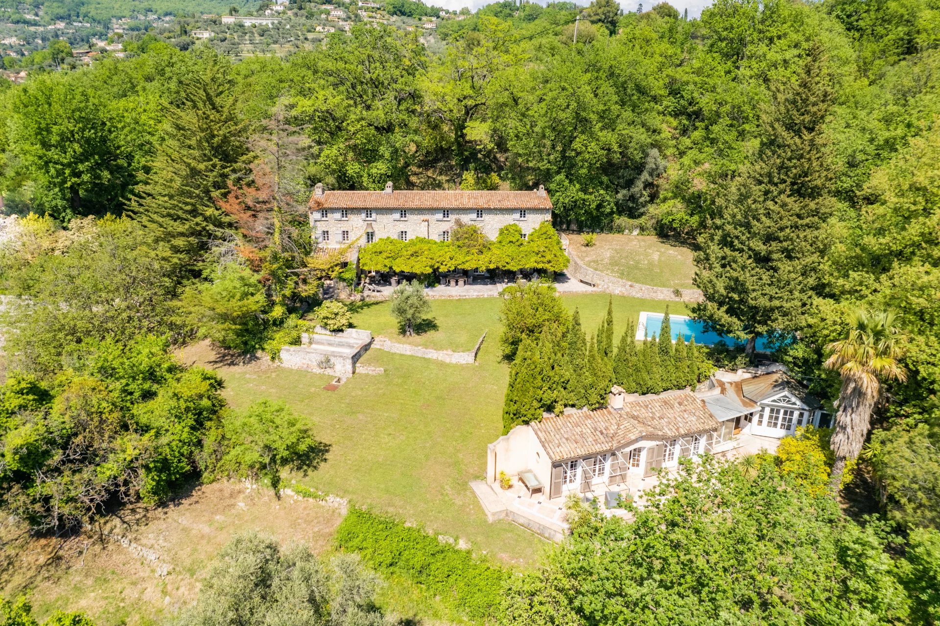 06740 CHÂTEAUNEUF-GRASSE VILLA