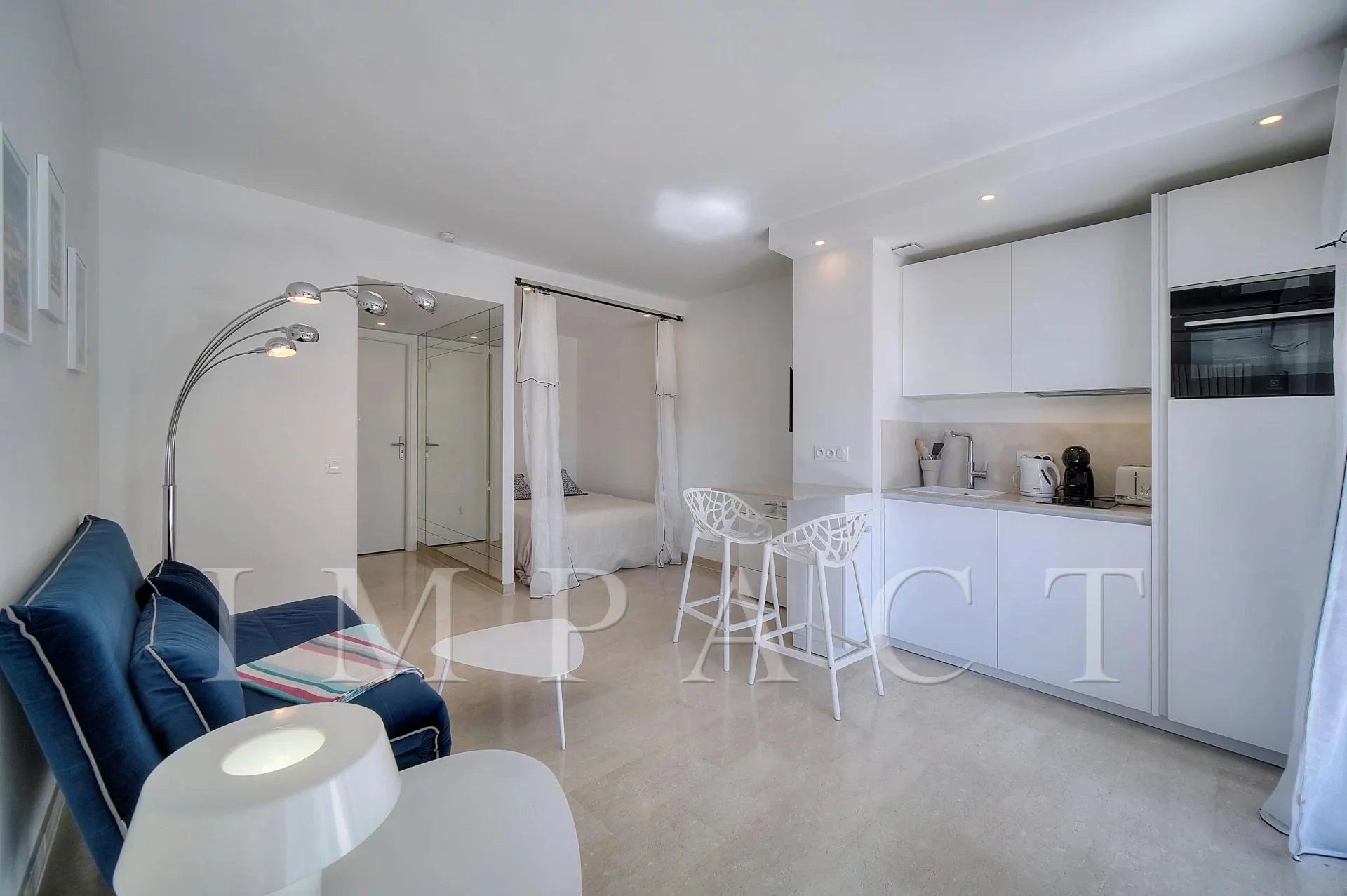 Cannes City Center - Clear sea view - Renovated studio for rent
