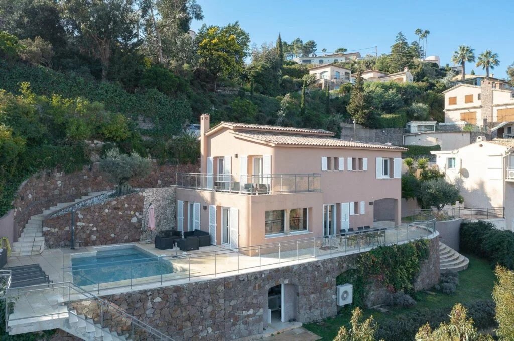 Neo-provencal villa with panoramic sea and mountain views