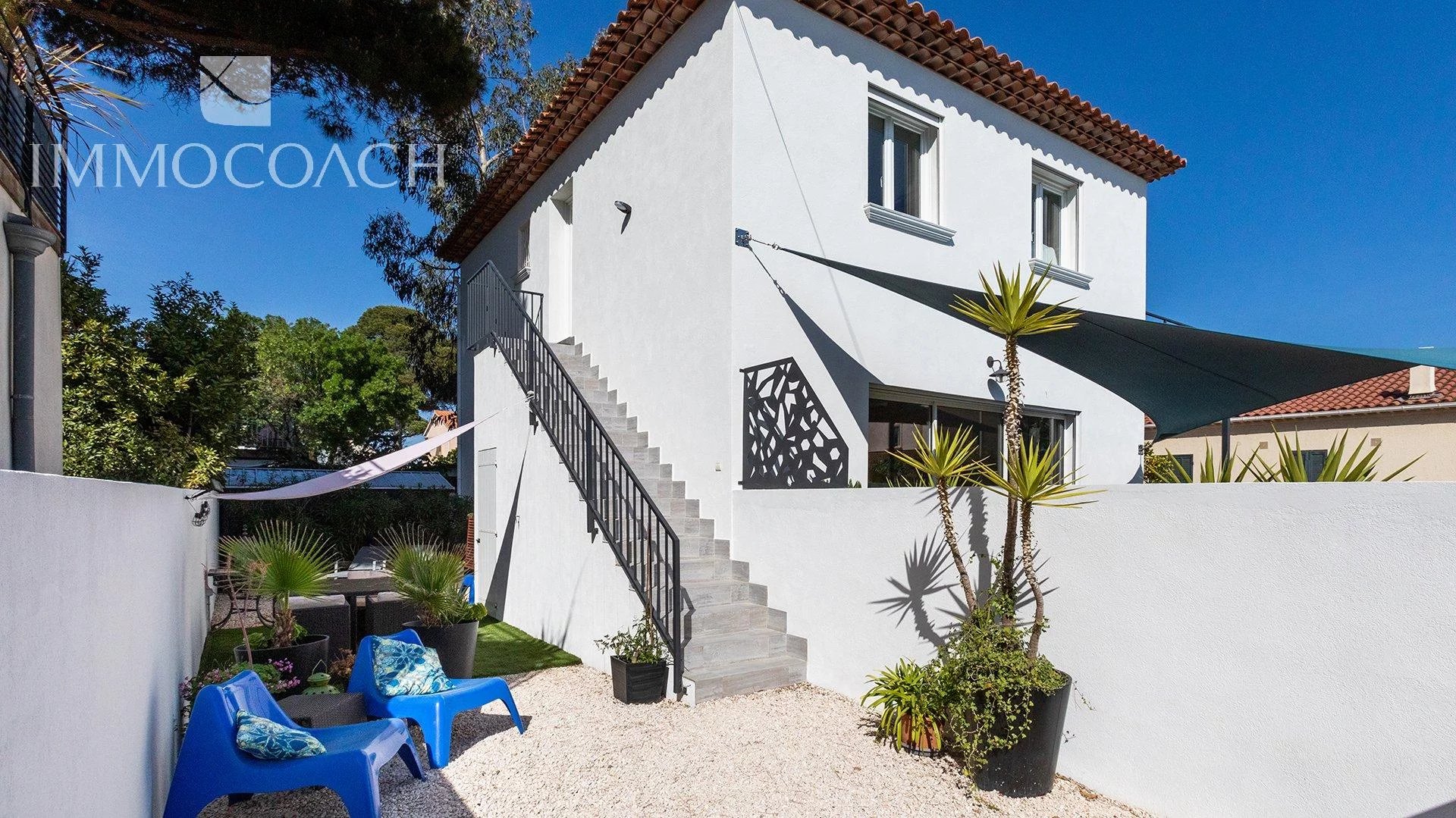 Renovated house 50m from the sea