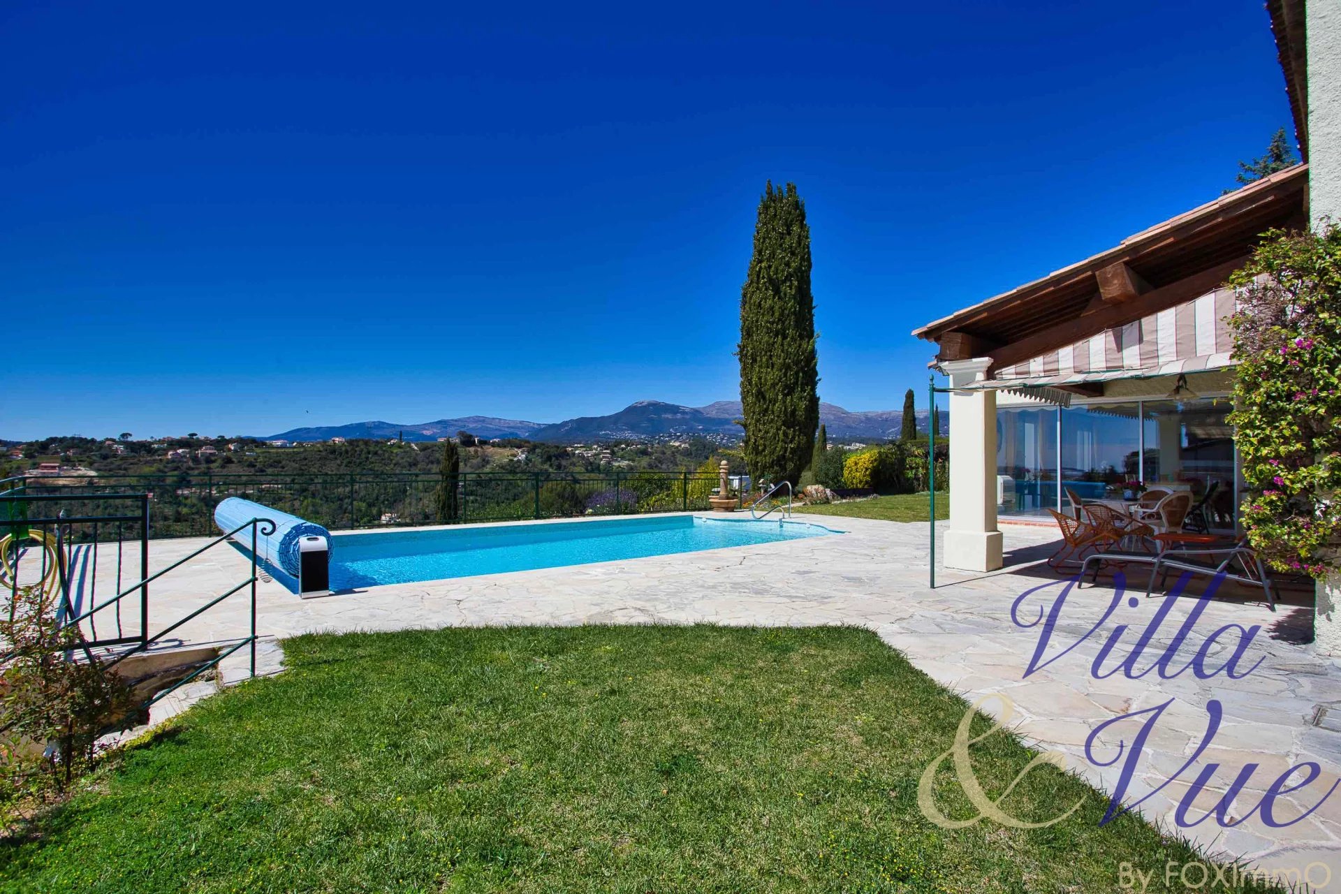 Côte d'Azur, magnifique villa vue mer au calme absolu, position dominante, piscine