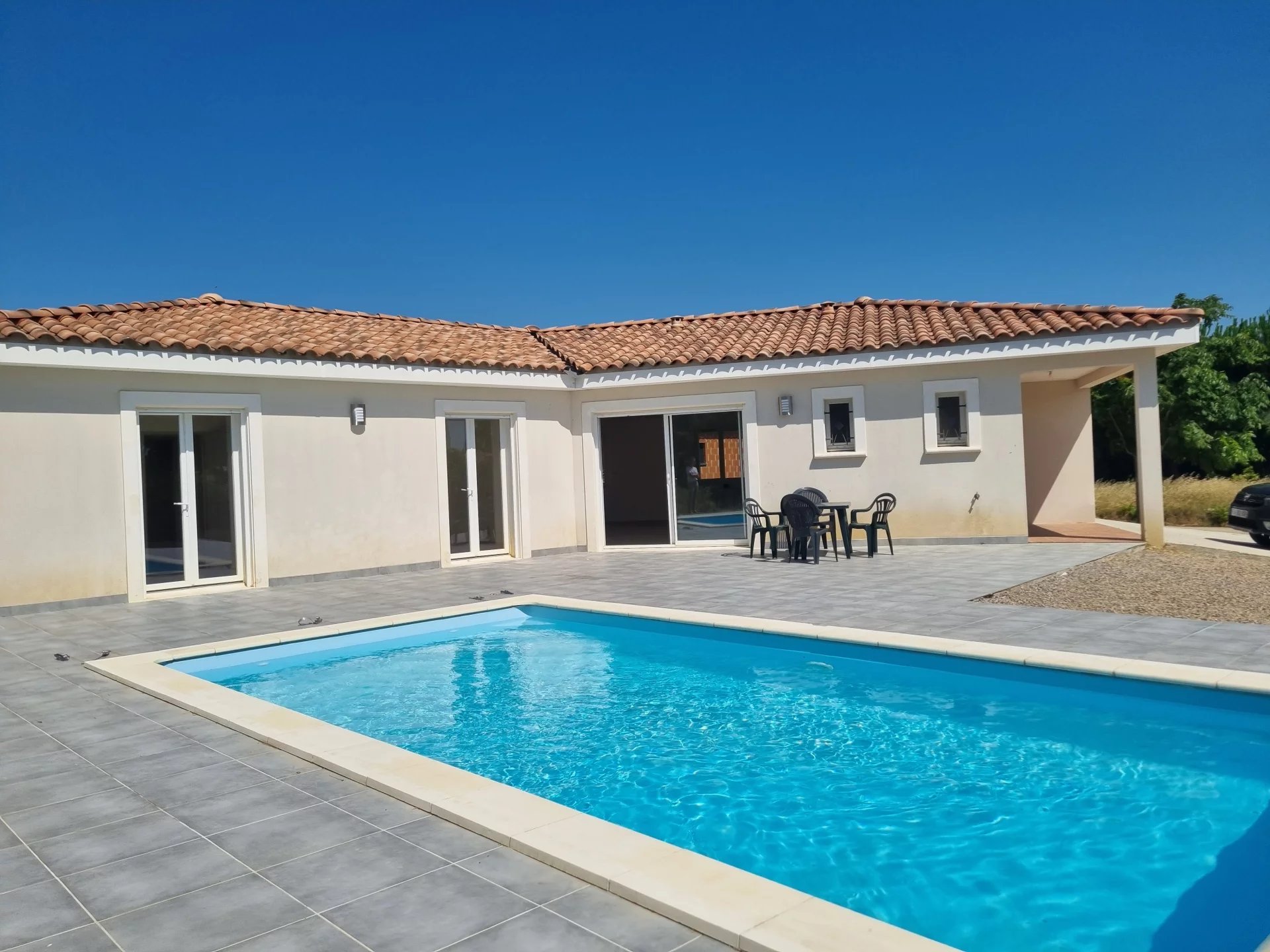 Beautiful 4 bedroom bungalow, pool garden, terraces and views, in a Minervois village