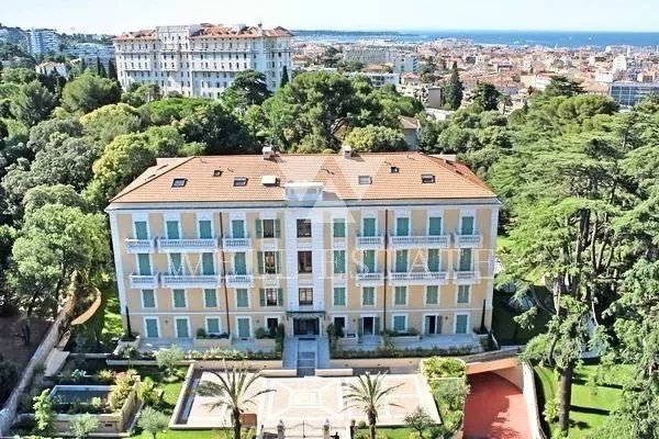 CANNES OXFORD 1 BEDROOM APARTMENT 58M2 WITH TERRACE AND PRIVATE GARDEN
