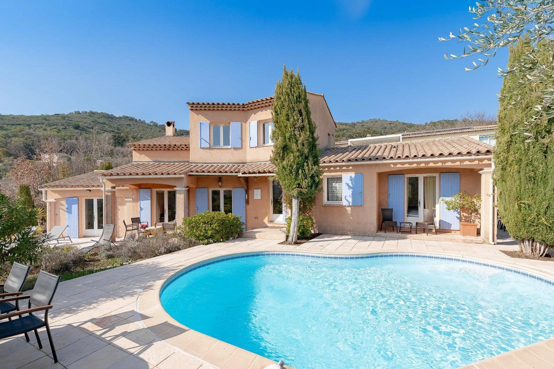 Villa provençale avec piscine et vue panoramique