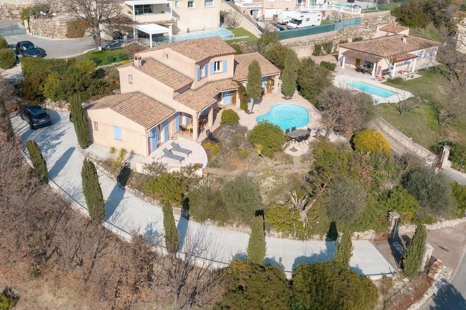 Villa provençale avec piscine et vue panoramique