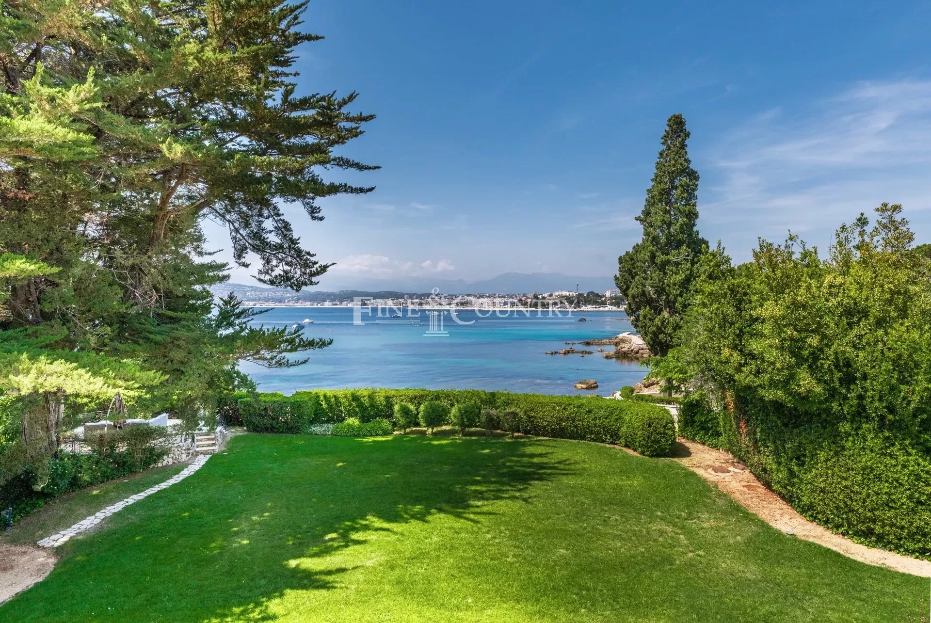 Seafront Villa for sale on the Cap d'Antibes